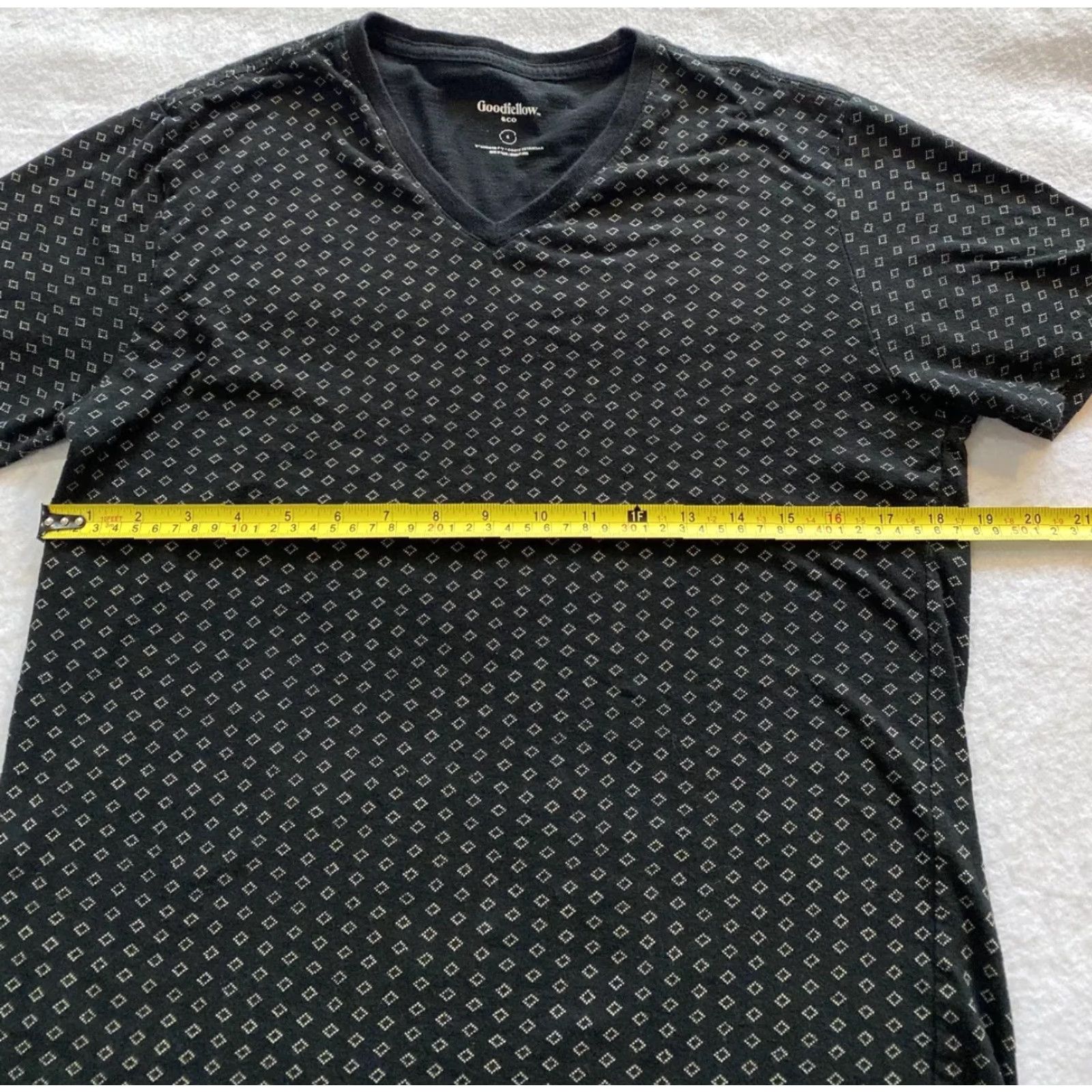 CO Goodfellow & Co T-Shirt Men Short Sleeve V-Neck S Black Regular Fit – 60% Cotton 40% Polyester Size US S / EU 44-46 / 1 - 4 Thumbnail