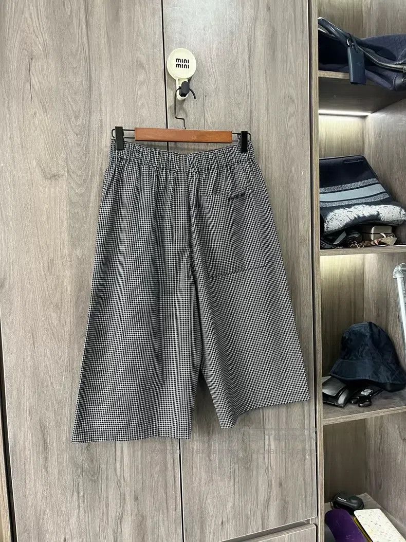 Balenciaga Balenciaga Back Pocket Embroidered Wool Casual Shorts Size US 28 / EU 44 - 3 Thumbnail