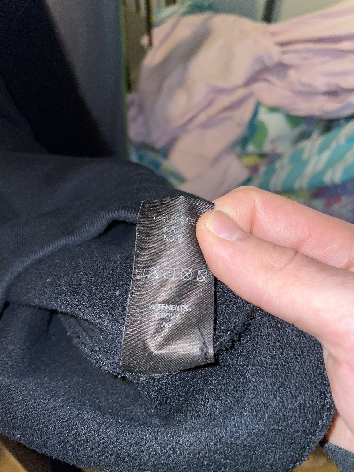 Vetements Vetements Think Differently Apple Crewneck Size US L / EU 52-54 / 3 - 8 Thumbnail