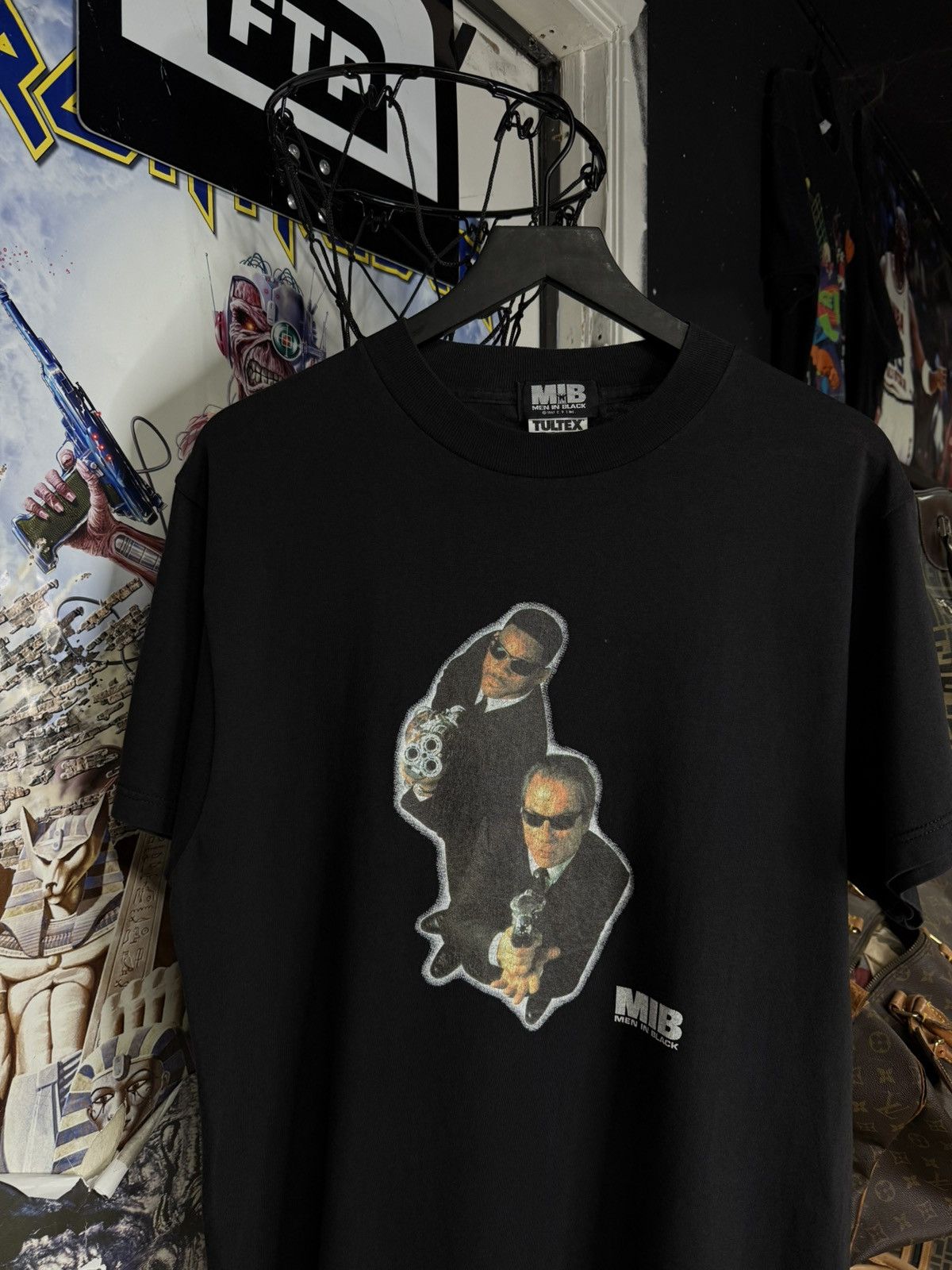 Vintage Vintage 1997 Men in Black T-Shirt Vtg Movie Tee Med Size US L / EU 52-54 / 3 - 4 Thumbnail