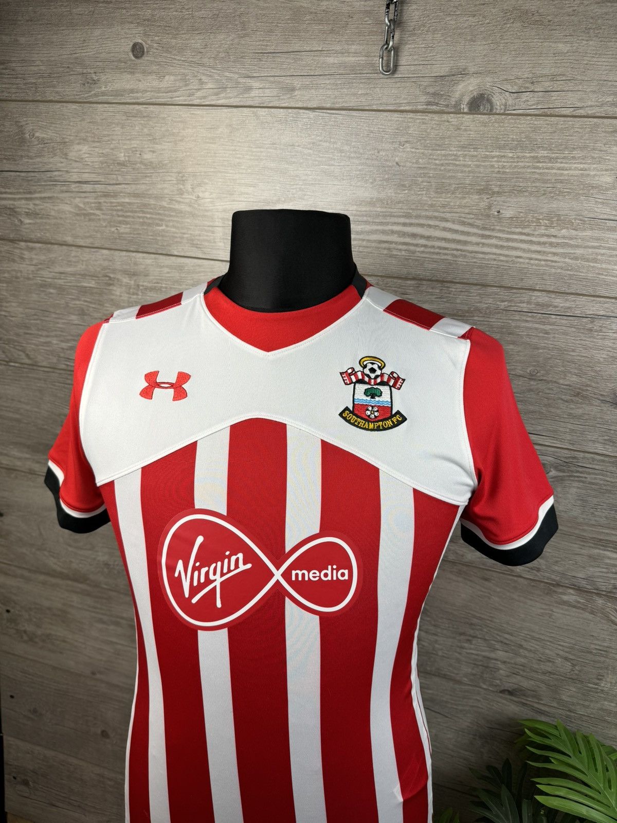 Under Armour SOUTHAMPTON 2016 2017 SHIRT FOOTBALL SOCCER UNDER ARMOUR Size US S / EU 44-46 / 1 - 2 Thumbnail