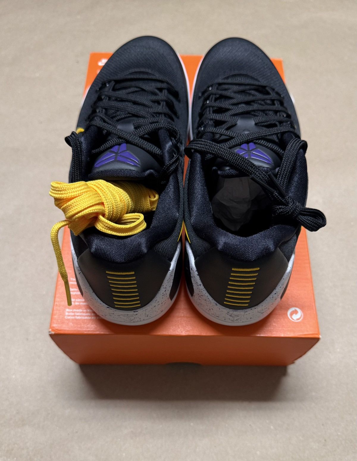 Nike Nike Zoom Kobe 9 EM Protro TB Lakers Away Men’s size 10.5! Size US 10.5 / EU 43-44 - 4 Thumbnail