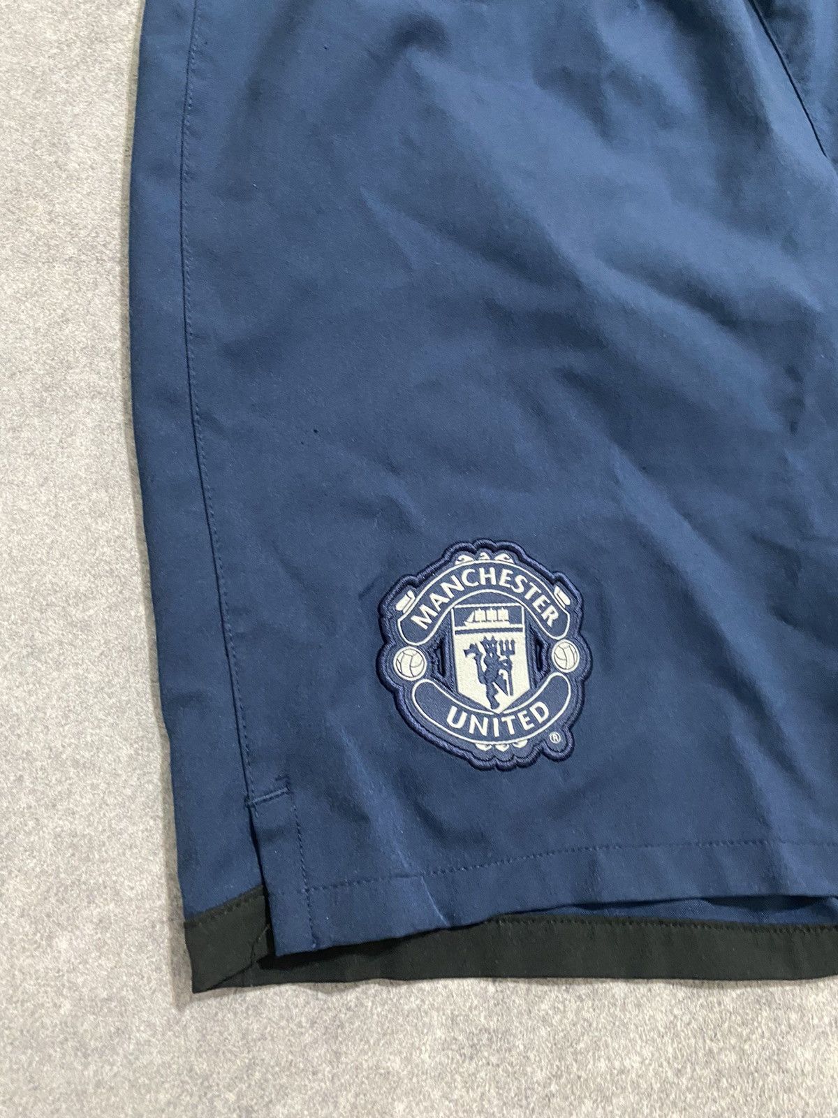Nike × Vintage Vintage Nike Manchester United Dri-Fit Shorts Size US 32 / EU 48 - 3 Thumbnail