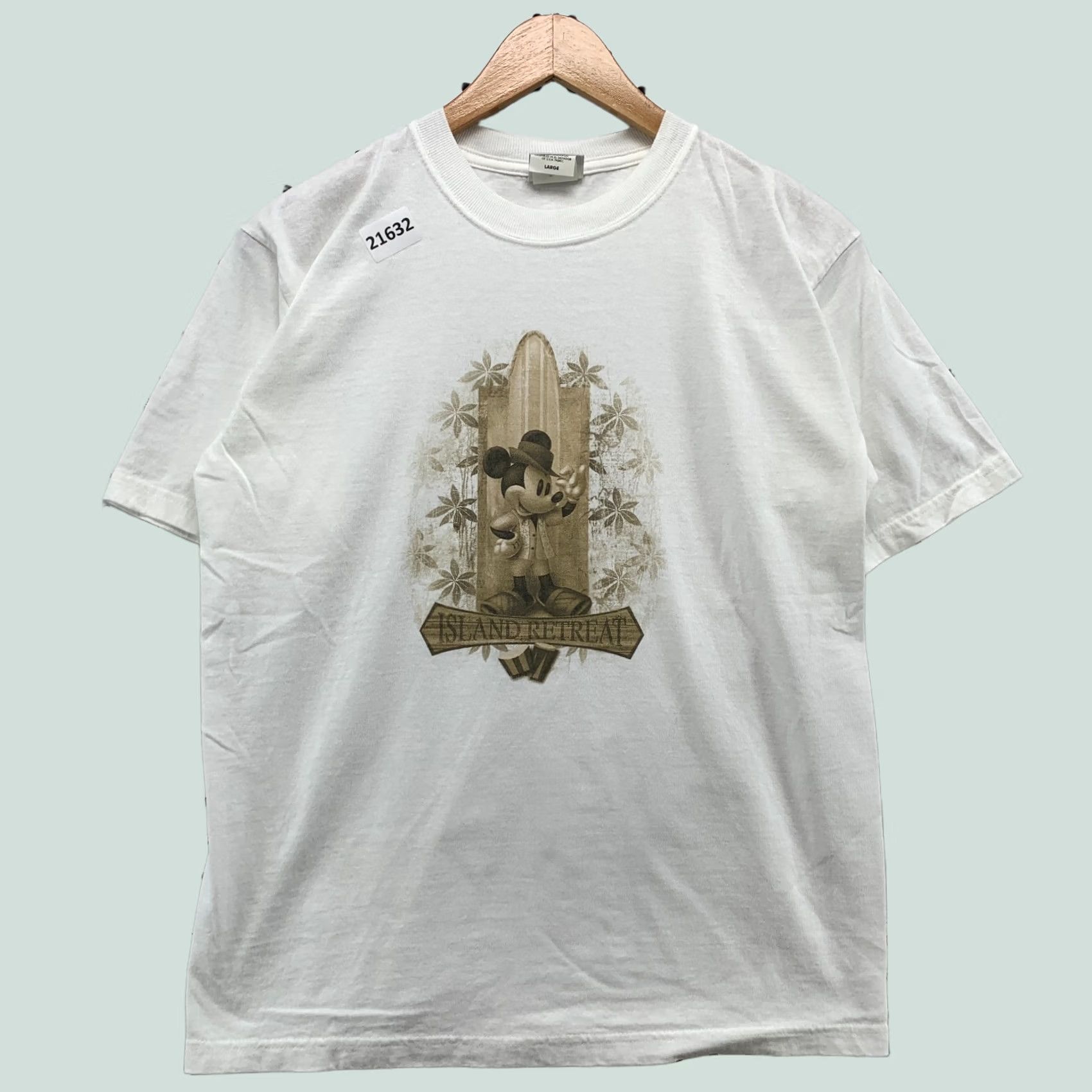 Disney VINTAGE Disney Island Retreat T-Shirt Unisex Adults Large White Mickey Mouse Surfer 19.5x26.5 Size US L / EU 52-54 / 3 - 1 Thumbnail