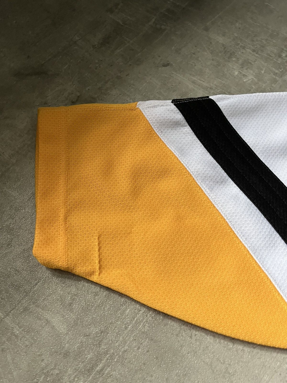 Starter Vintage Pittsburgh 90s hockey jersey white yellow Size US L / EU 52-54 / 3 - 8 Thumbnail