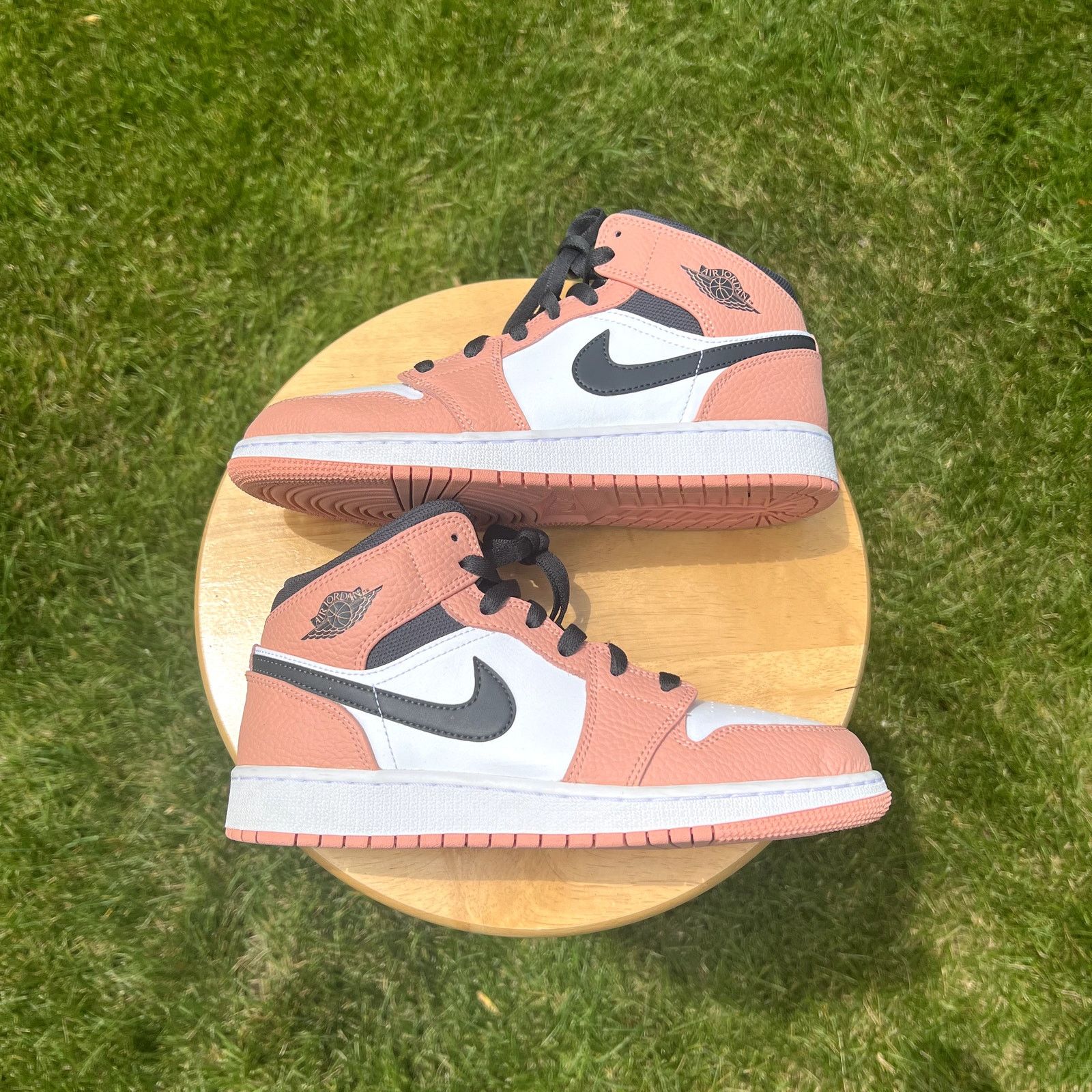 Jordan Brand × Nike Nike Air Jordan 1 Mid GS Pink Quartz Men's Shoes - Size 7 Size US 7 / EU 40 - 3 Thumbnail