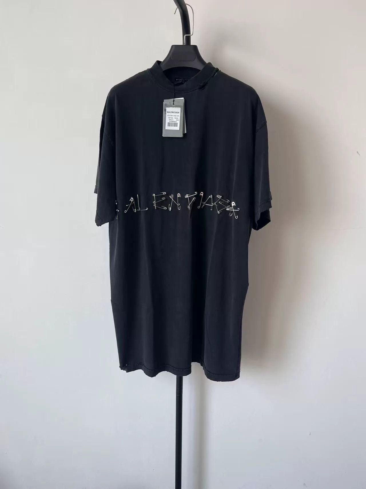 Balenciaga Balenciaga Washed Distressed Letter Short-Sleeve Size US S / EU 44-46 / 1 - 1 Thumbnail