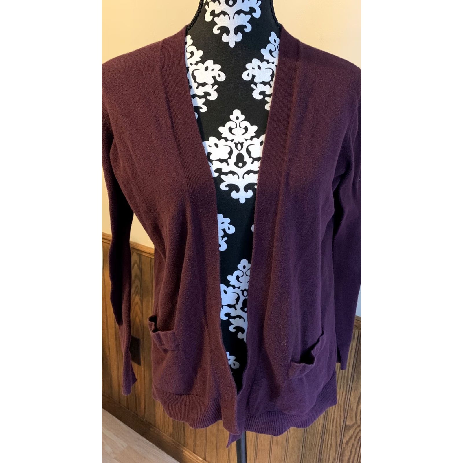 Gap VINTAGE Gap Womens Open Front Cardigan Maroon SZ S Cardigan Womens Maroon Open Front Long Sleeve Solid Pattern Slouchy Open Size S / US 4 / IT 40 - 2 Thumbnail
