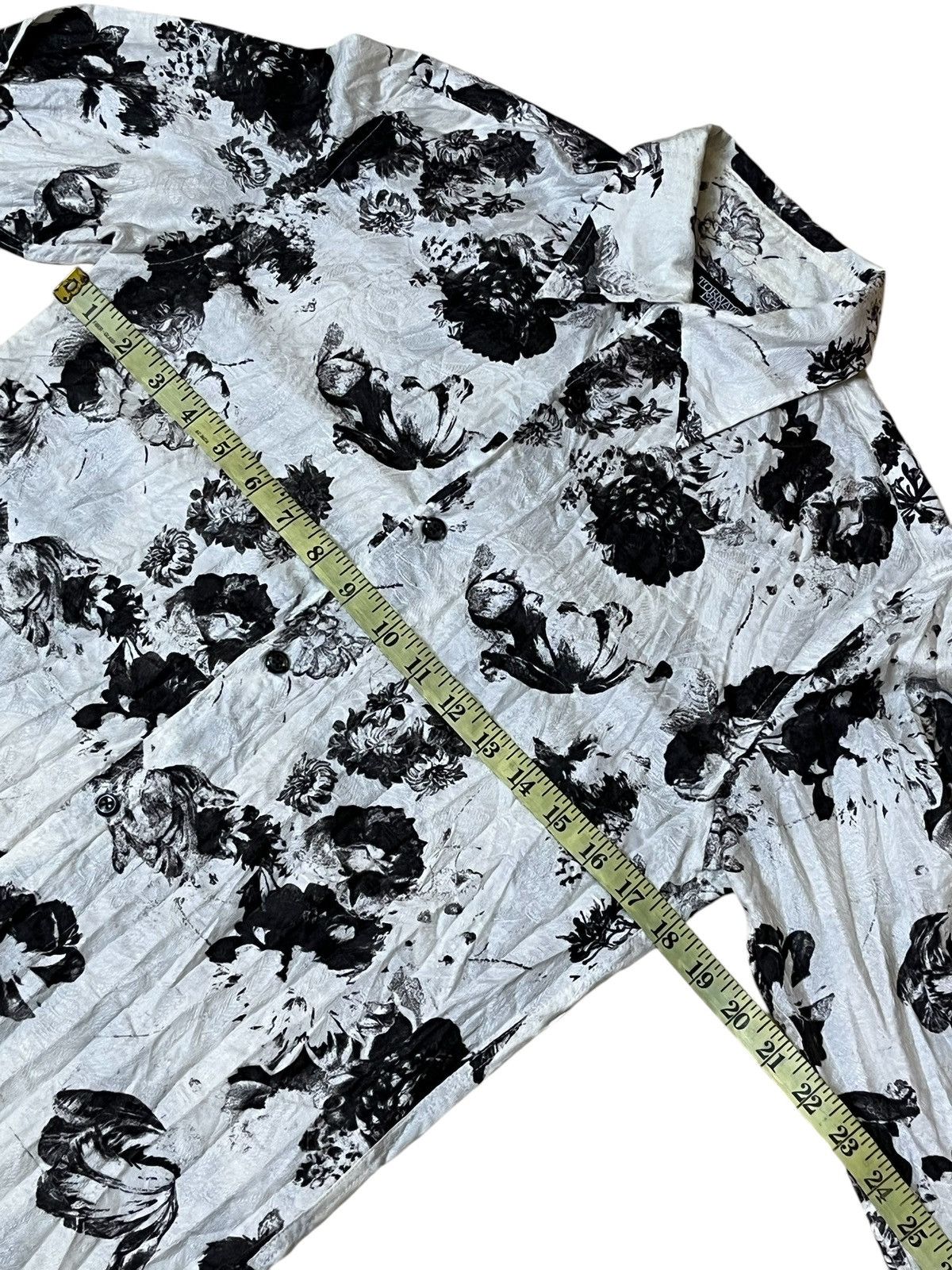 Tornado Mart Iconic🔥Vintage TORNADO MART BLACK ROSE button ups shirts Size US S / EU 44-46 / 1 - 6 Thumbnail