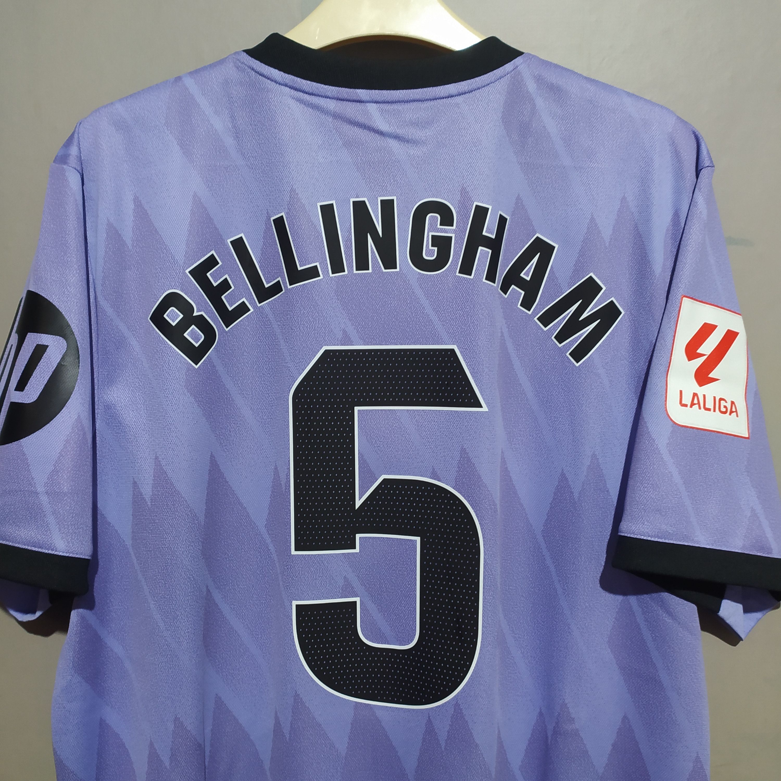 Adidas Real Madrid 2022/24 #5 Bellingham Away Jersey Size US M / EU 48-50 / 2 - 14 Thumbnail