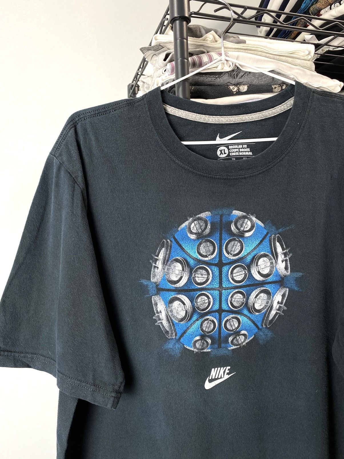 Nike Vintage Faded Nike T Shirt Abstract Ball Travis Scott Style Size US XL / EU 56 / 4 - 2 Thumbnail