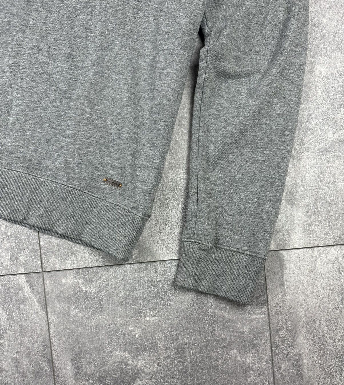 Hugo Boss Hugo Boss Mens Luxury Cenrt Logo Sweatshirt Size US L / EU 52-54 / 3 - 3 Thumbnail