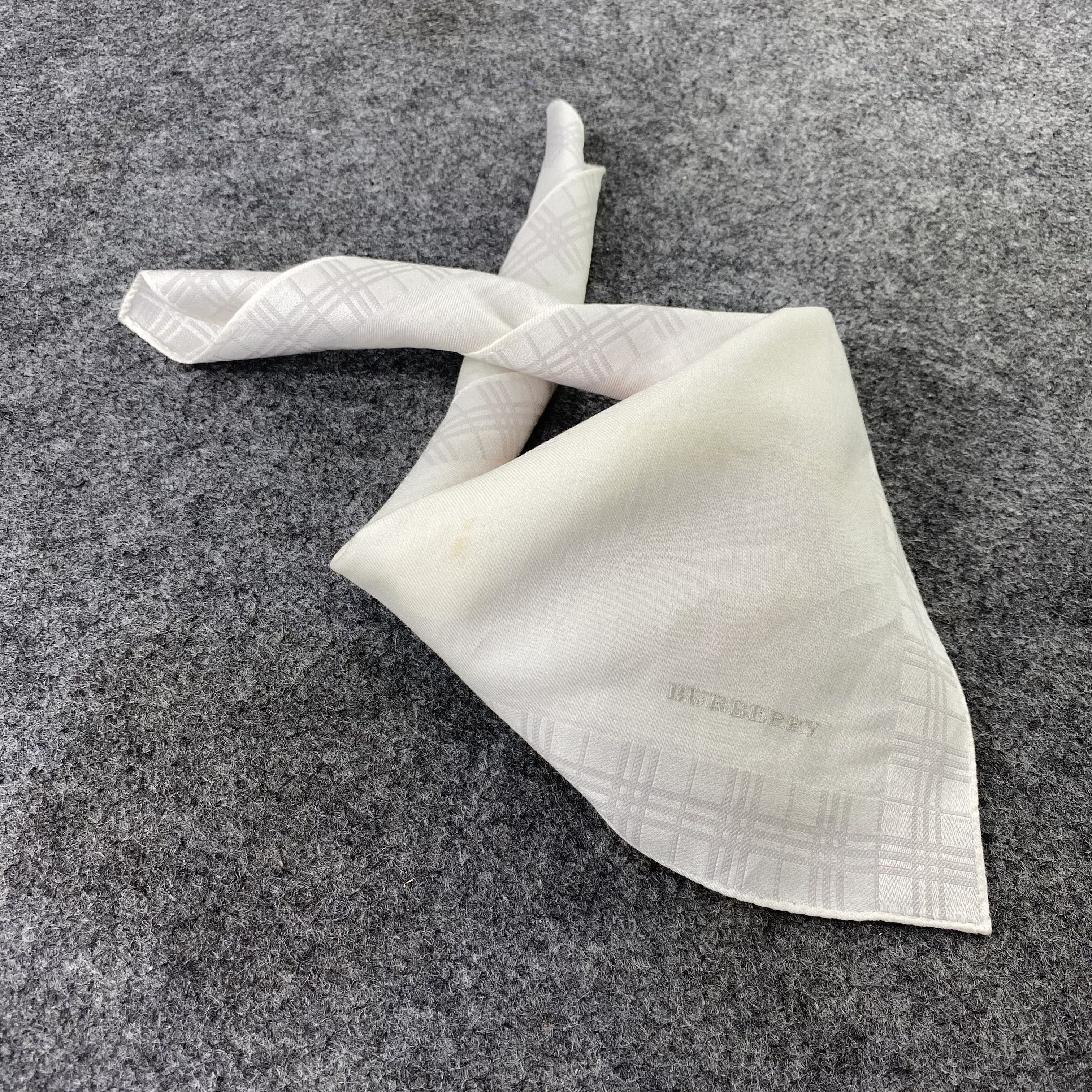Burberry × Vintage Burberry Handkerchief / Bandana / Neckerchief-B777 Size ONE SIZE - 1 Thumbnail