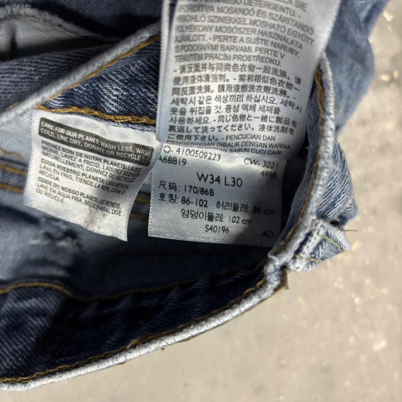 Levi's × Vintage Crazy Vintage Y2K/2000s Levis 517 Medium Wash Essential Denim Jeans! Size US 34 / EU 50 - 8 Thumbnail