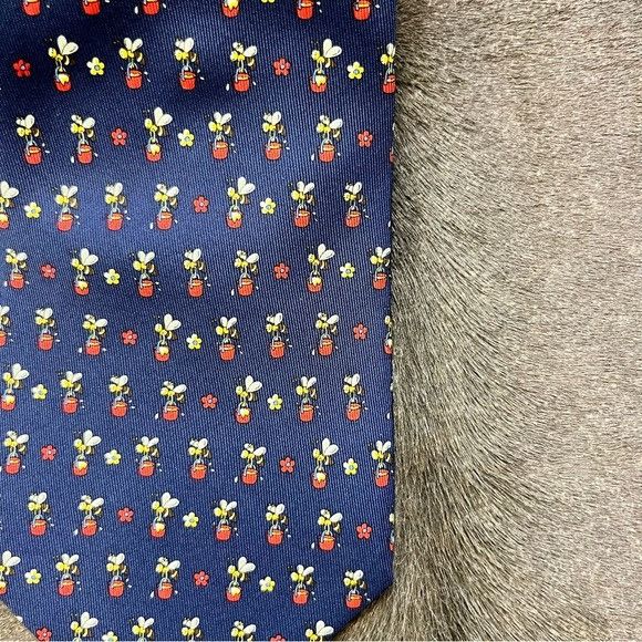 Salvatore Ferragamo Feragammo Floating Honeybee Bees Printed Silk Tie Size ONE SIZE - 2 Thumbnail
