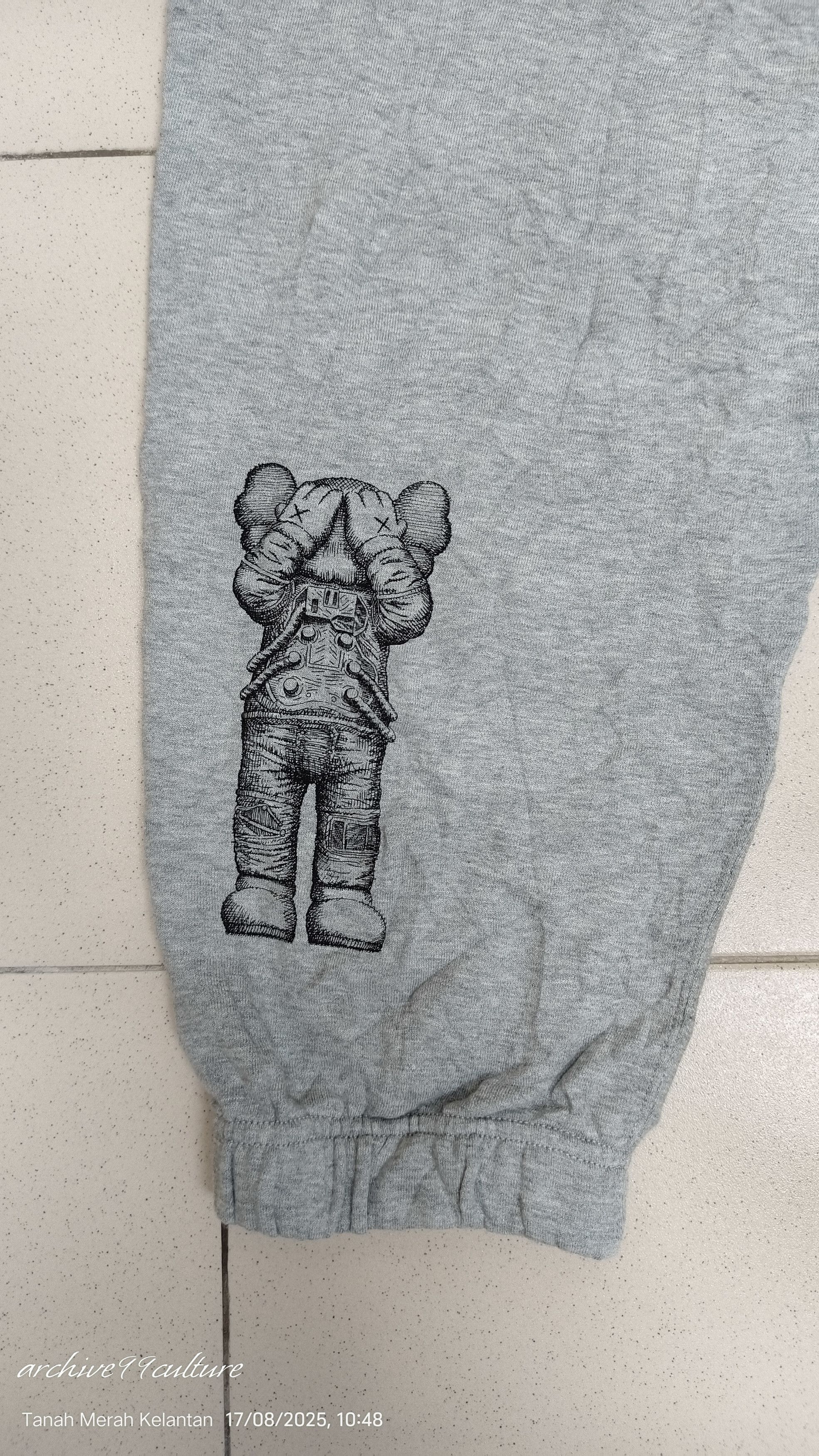 Andy Warhol × Kaws × Uniqlo AW2024 UT x Andy Warhol x Kaws sweatpants L Size US 33 - 10 Thumbnail