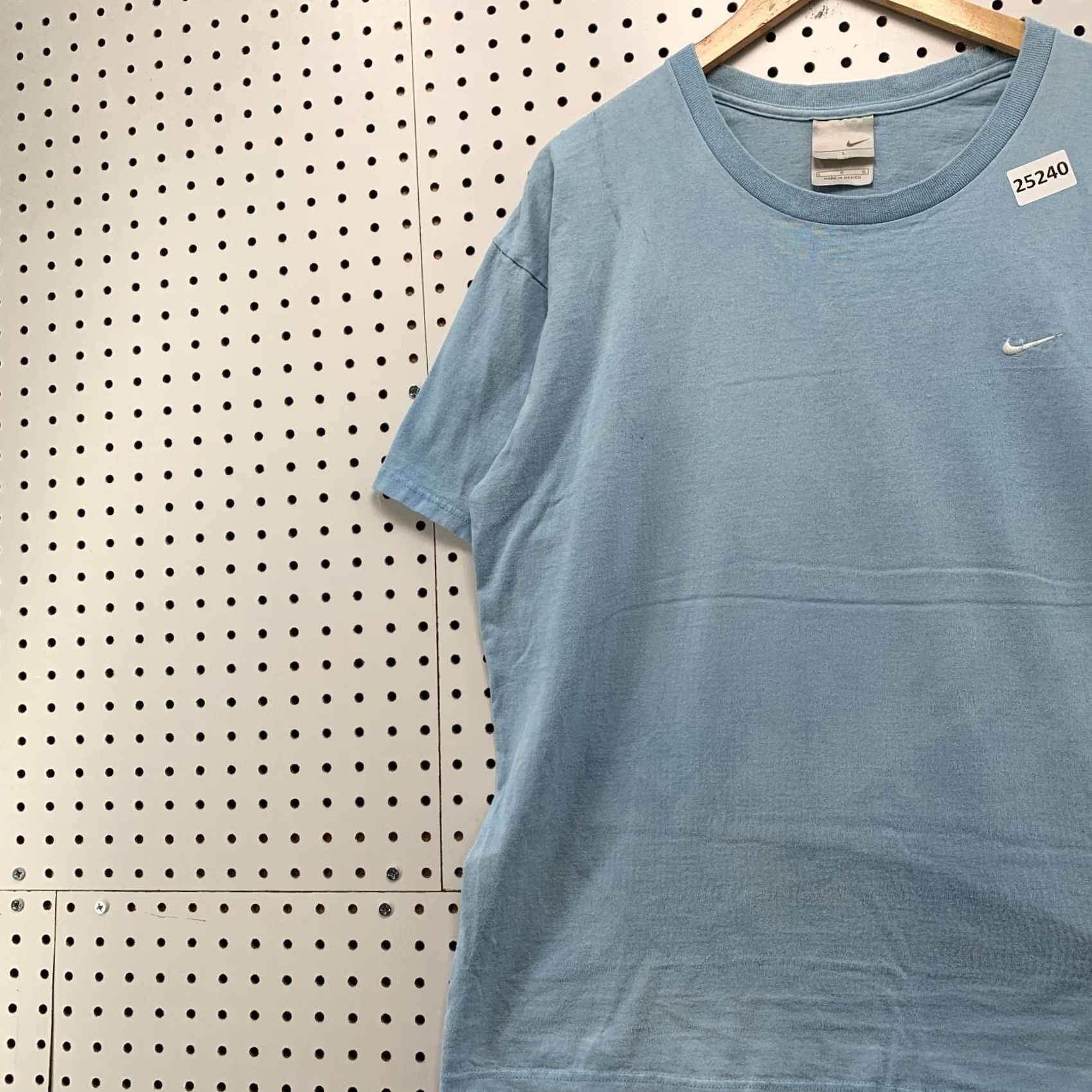 Nike VINTAGE Nike Shirt White Embroidered Swoosh Adult Large Size US L / EU 52-54 / 3 - 3 Thumbnail