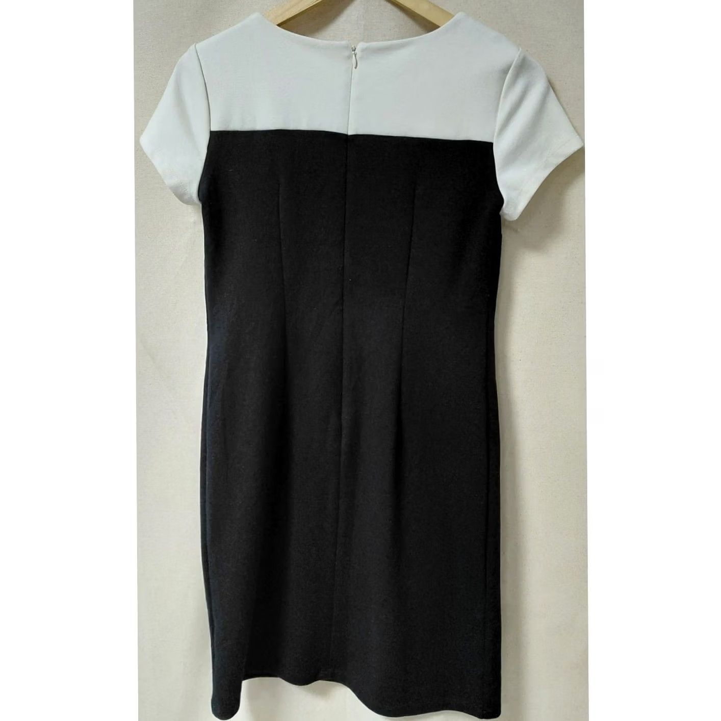 Talbots TALBOTS PETITES Dress Size 2P Black and White Short Sleeve Knee Length Solid Women Size 26" / US 2 / IT 38 - 2 Thumbnail