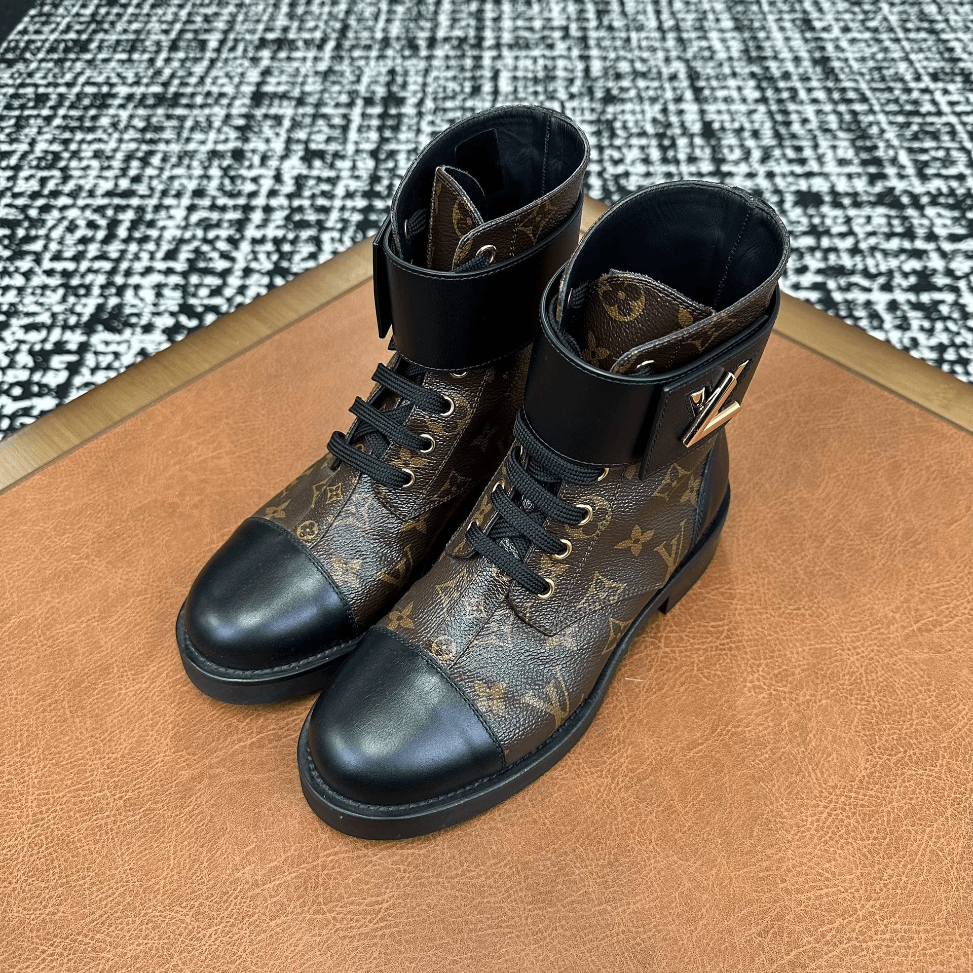 Louis Vuitton Louis Vuitton Brown Boots it_36 Women Size US 6 / IT 36 - 1 Thumbnail