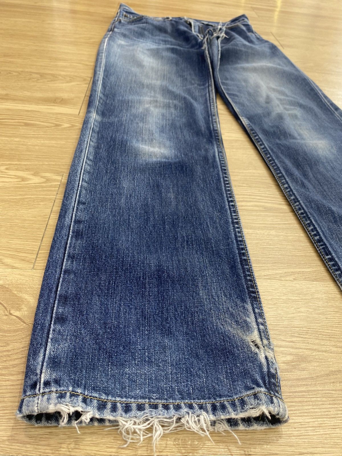 Levi's Levi’s Blue Wash Style Hairy Leg Jeans Size US 29 - 7 Thumbnail