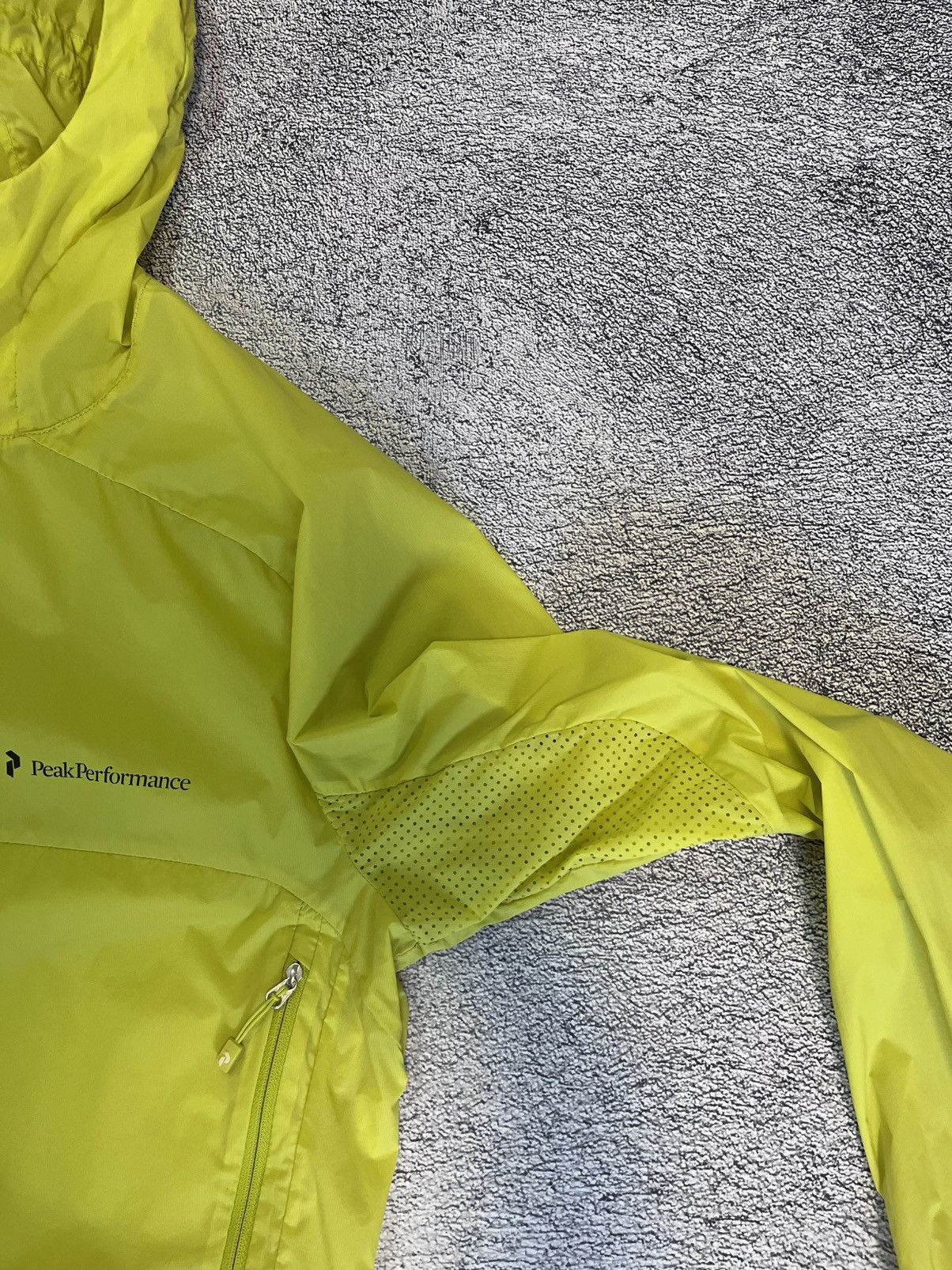 Peak Performance Men’s Peak Performance Nominal J Windbreaker Hooded Jacket M Size US M / EU 48-50 / 2 - 5 Thumbnail