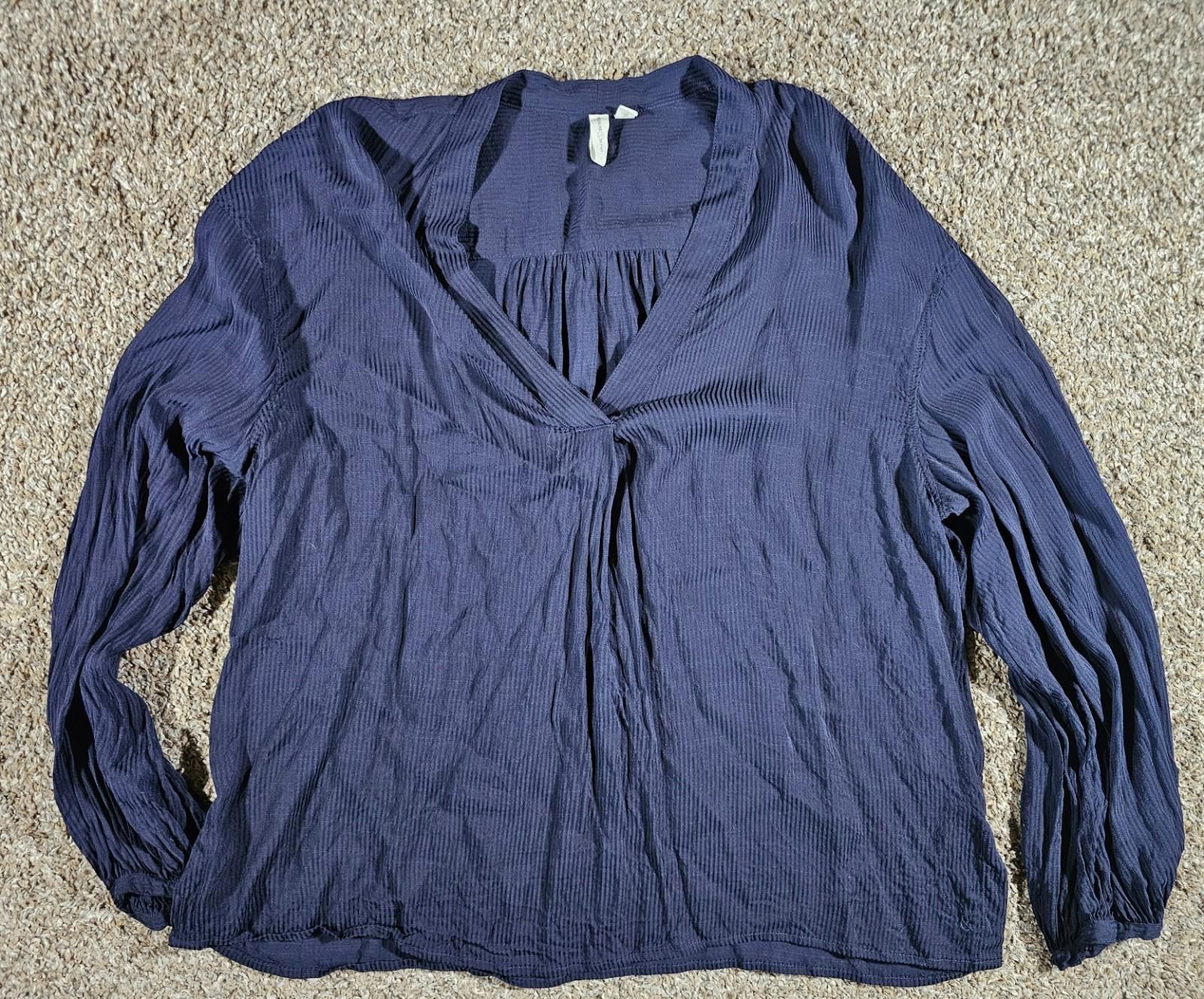 Treasure & Bond Treasure & Bond Long Sleeve Vneck L Blouse Size L / US 10 / IT 46 - 1 Thumbnail
