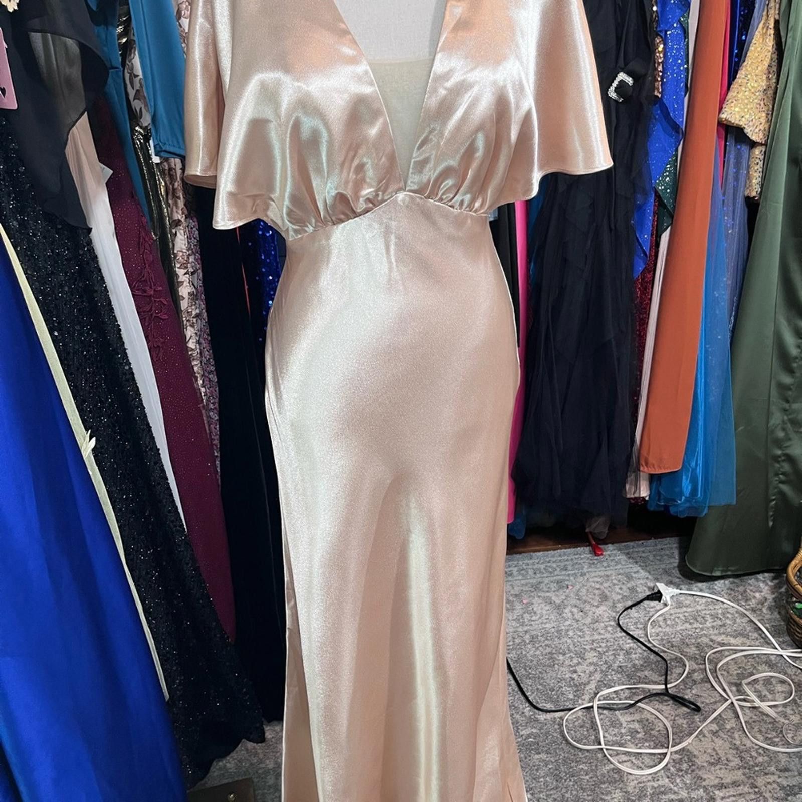 Other Chic Satin Maxi Dress in Cream Size M / US 6-8 / IT 42-44 - 2 Thumbnail