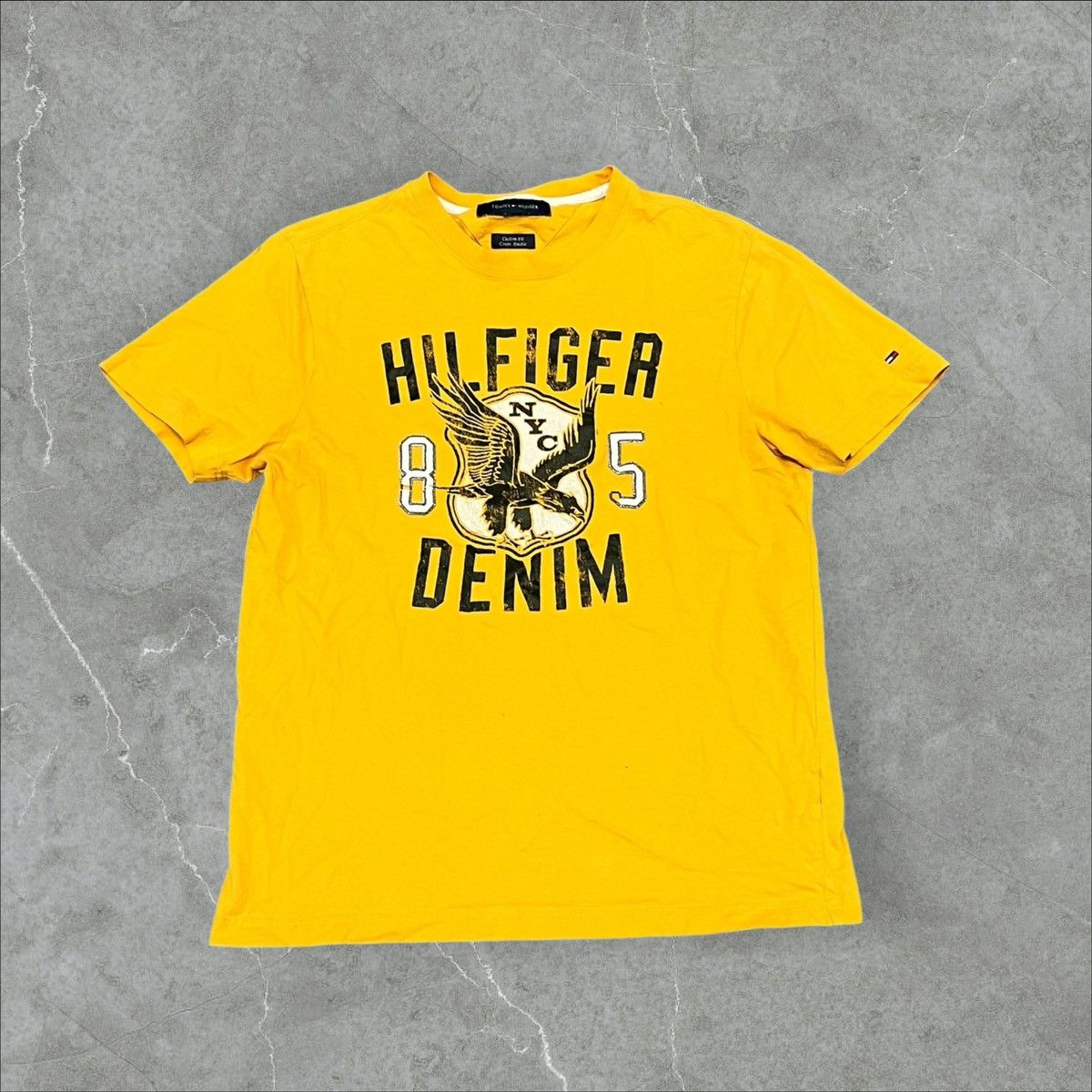 Tommy Hilfiger Vintage NYC Hilfiger Denim Graphic Tee Size US S / EU 44-46 / 1 - 1 Thumbnail