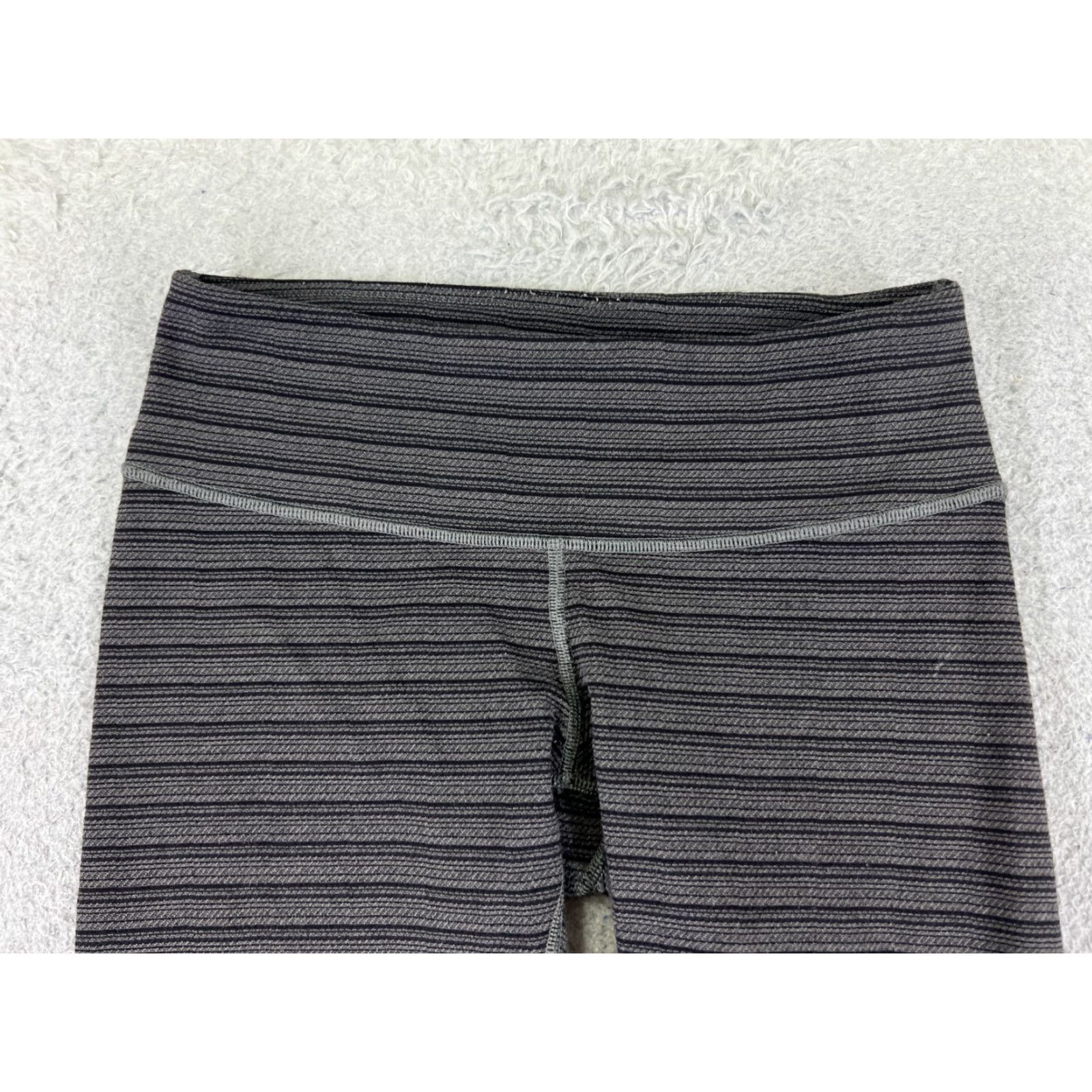 Lululemon LULULEMON Women's 6 Gray Wunder Under Crop II Textured Stripe Yoga Pants Luxtreme Athleisure Size 28" / US 6 / IT 42 - 4 Thumbnail