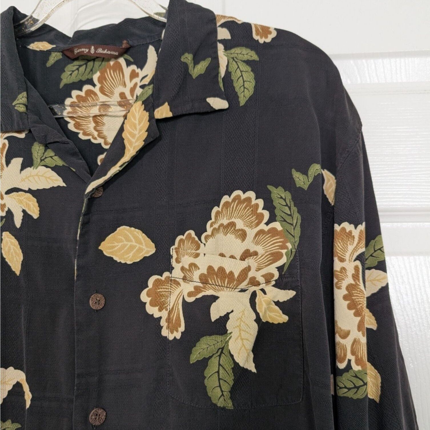Tommy Bahama Tommy Bahama Floral Shirt Mens Size Medium Black Silk Hawaii Size US M / EU 48-50 / 2 - 2 Thumbnail