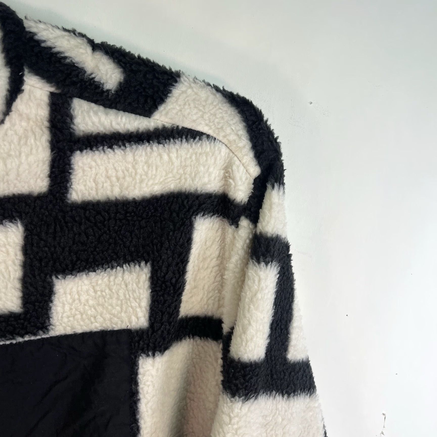Vintage No Boundaries Full Zip Geometric Fleece Trucker Jacket Mens 3XL White/BLK Geometric/Trucker Bomber Jacket Casual Winter Fall Spring 300 Warmth Mens Size US XXL / EU 58 / 5 - 2 Thumbnail