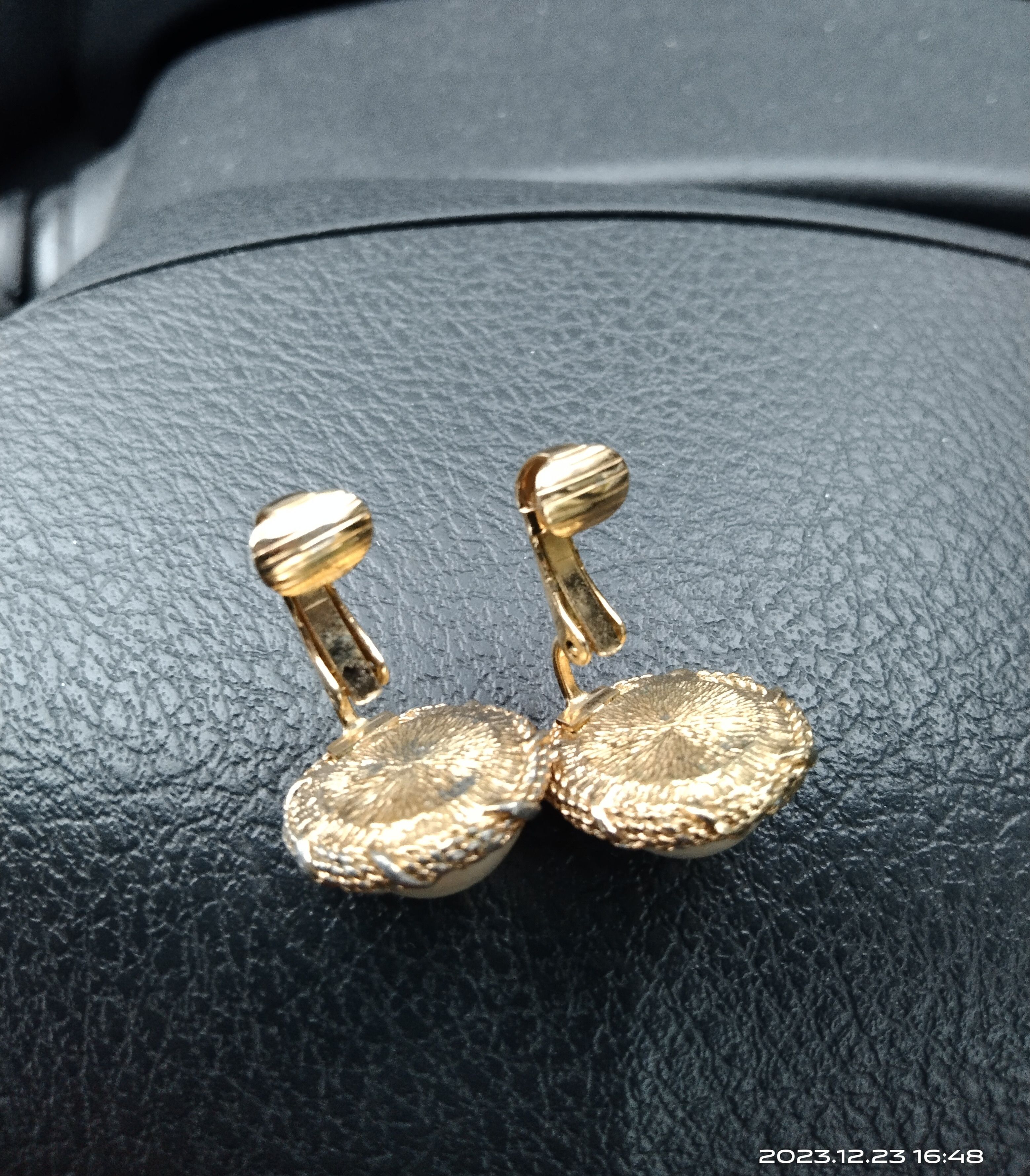 Dior VINTAGE 90s CHRISTIAN DIOR PEARL GOLD CLIP ON EARRING Size ONE SIZE - 4 Thumbnail