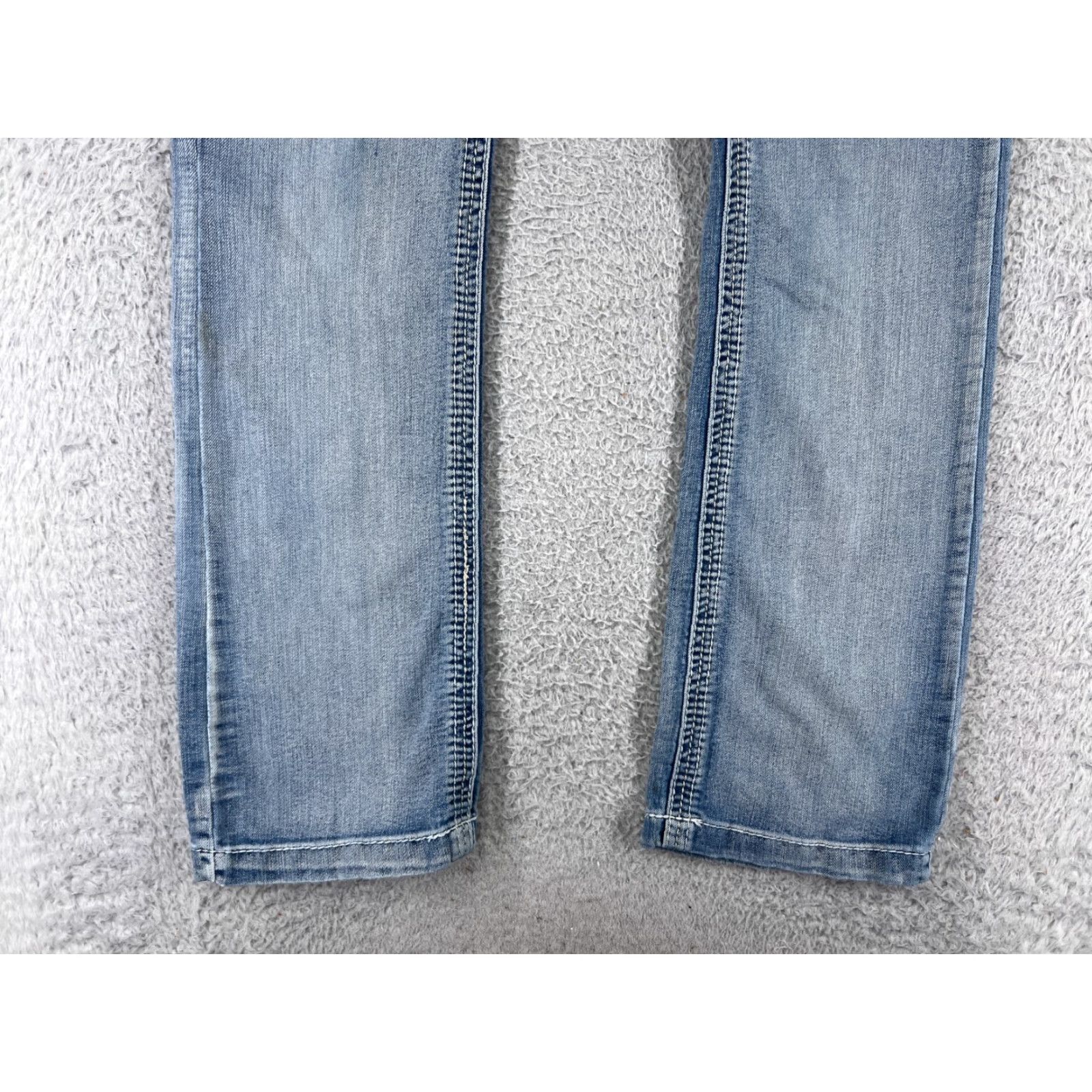 Vintage VINTAGE? No. Rue 21 Jeans Women Bootcut Denim 29x30 Blue Distressed Low Rise 7 Regular Womens Jeans 90s? Size 28" / US 6 / IT 42 - 5 Thumbnail