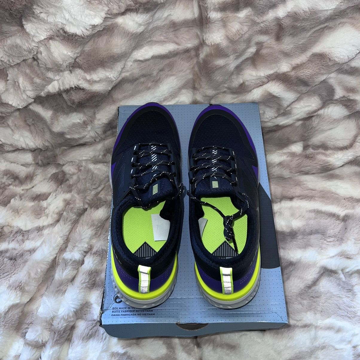 Nike NIKE ODYSSEY REACT SHIELD 2 BLACK VOLTAGE PURPLE Size US 9 / EU 42 - 5 Thumbnail