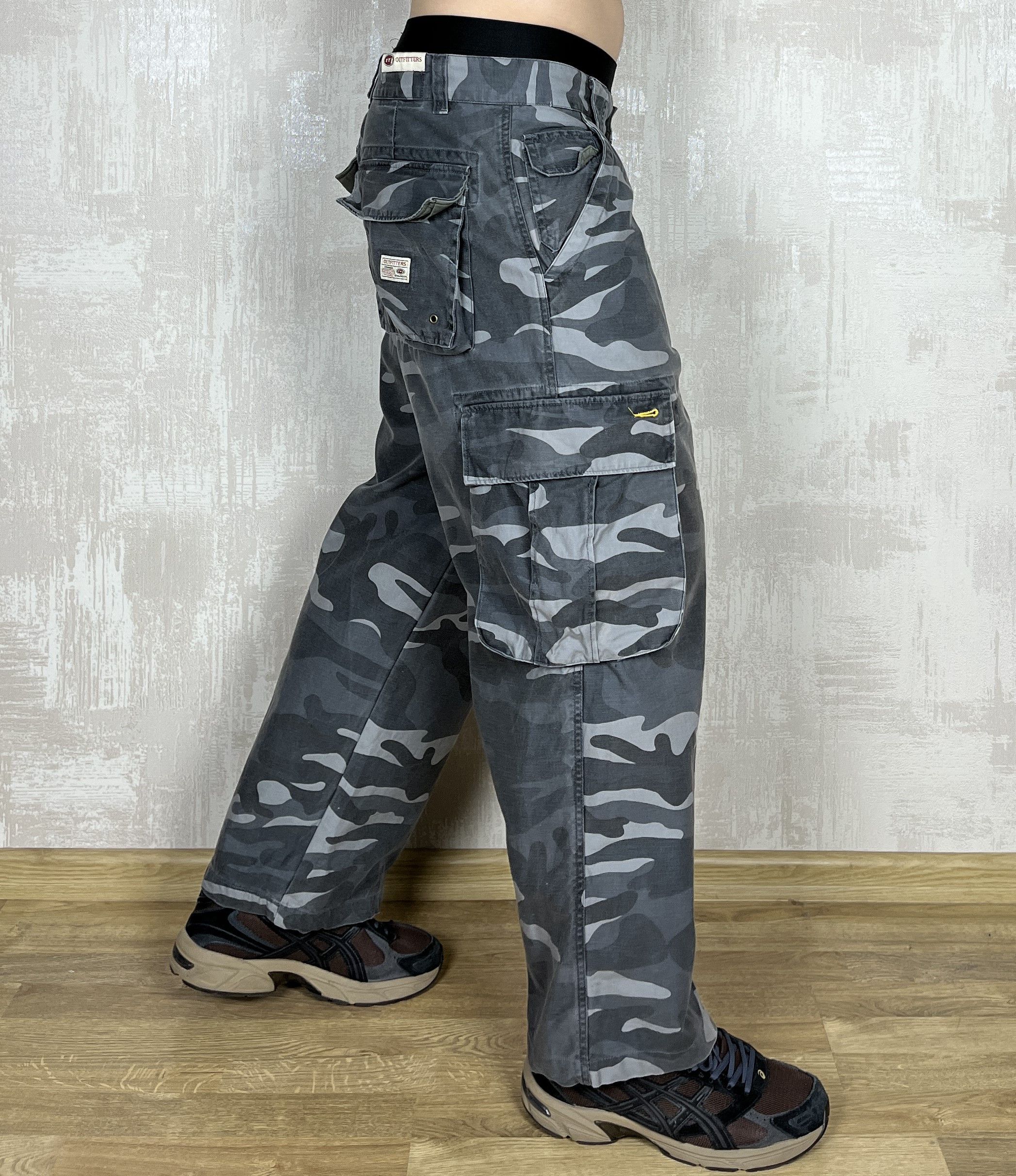 Vintage Vintage RRJ Outfitters Camouflage Camo Cargo Pants Size US 34 / EU 50 - 1 Thumbnail
