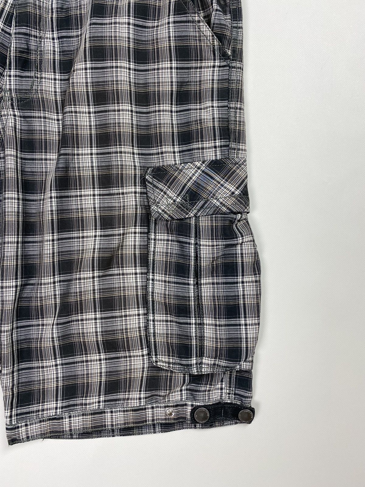 Karl Kani × Vintage Karl Kani men’s checked cargo rap shorts size 36 Size US 36 / EU 52 - 5 Thumbnail