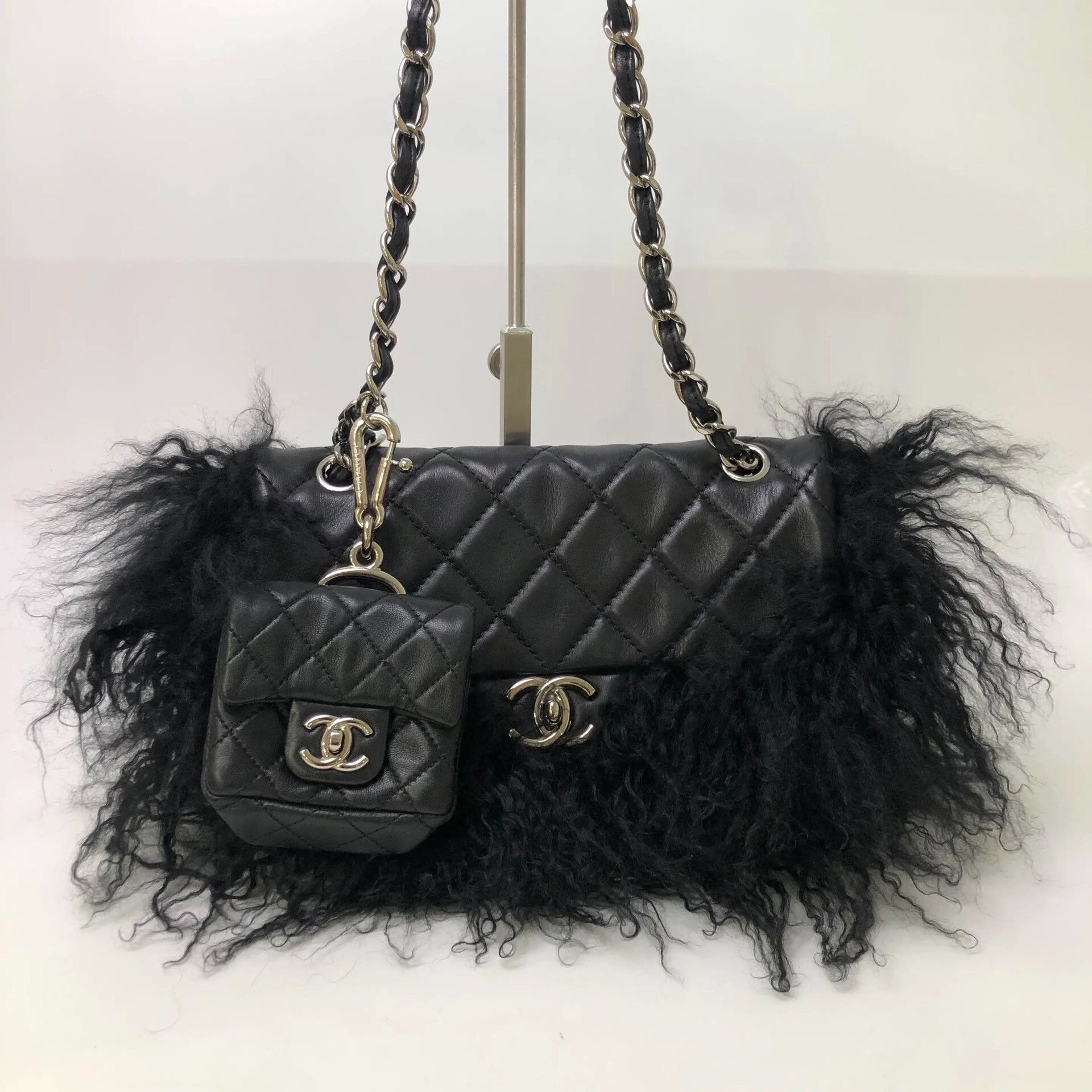 Chanel Pre-loved Bag Very good condition Size ONE SIZE - 1 Thumbnail