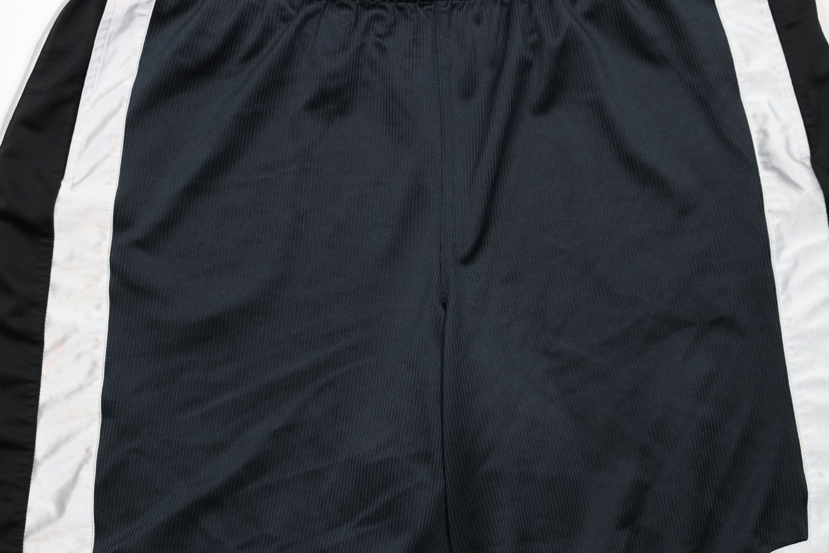 Nike Vintage Nike Mini Swoosh Heavyweight Gym Basketball Shorts Size US 38 / EU 54 - 3 Thumbnail