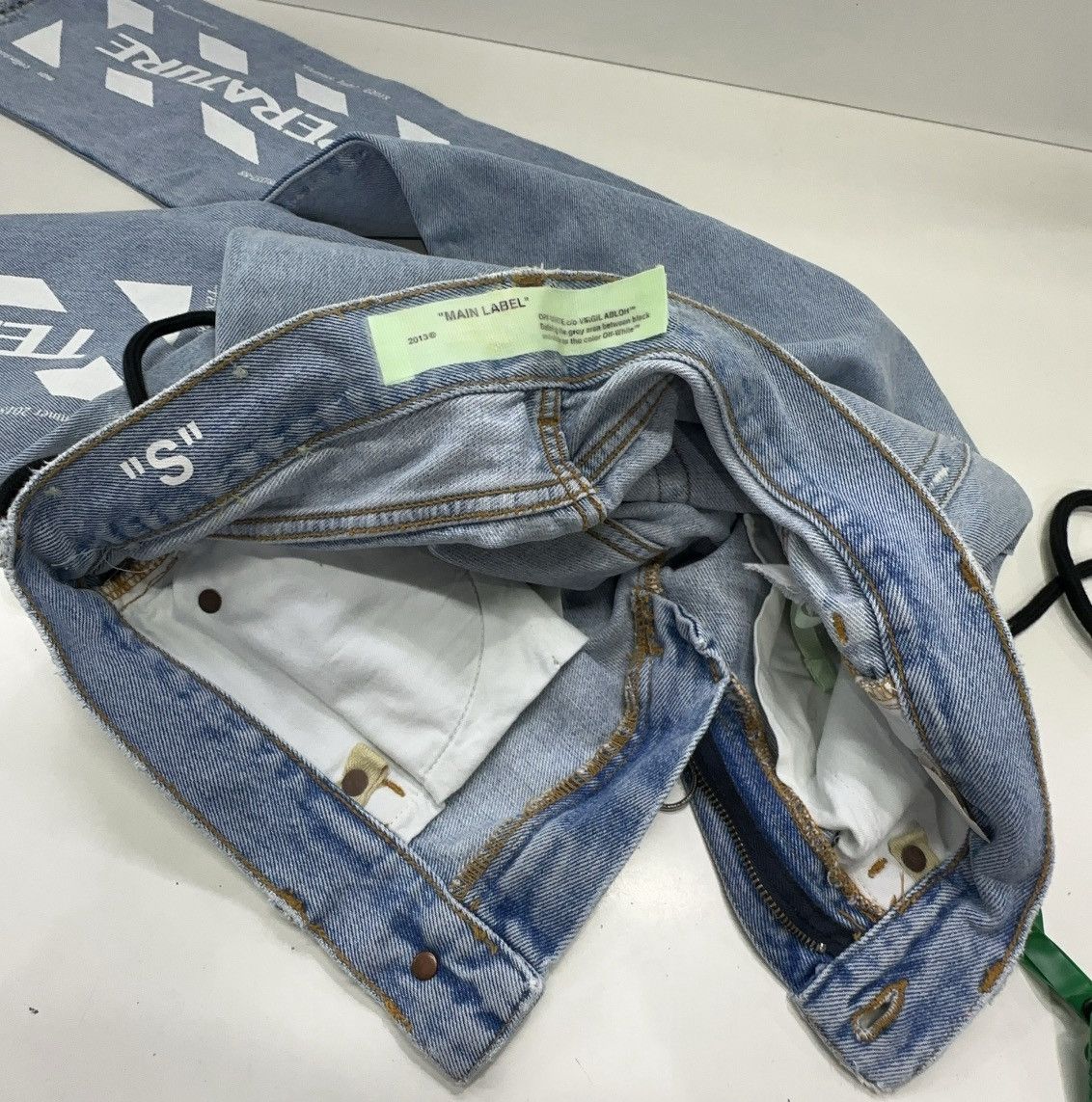 Off-White Off-White blue letter print denim pants Size US 29 - 7 Thumbnail