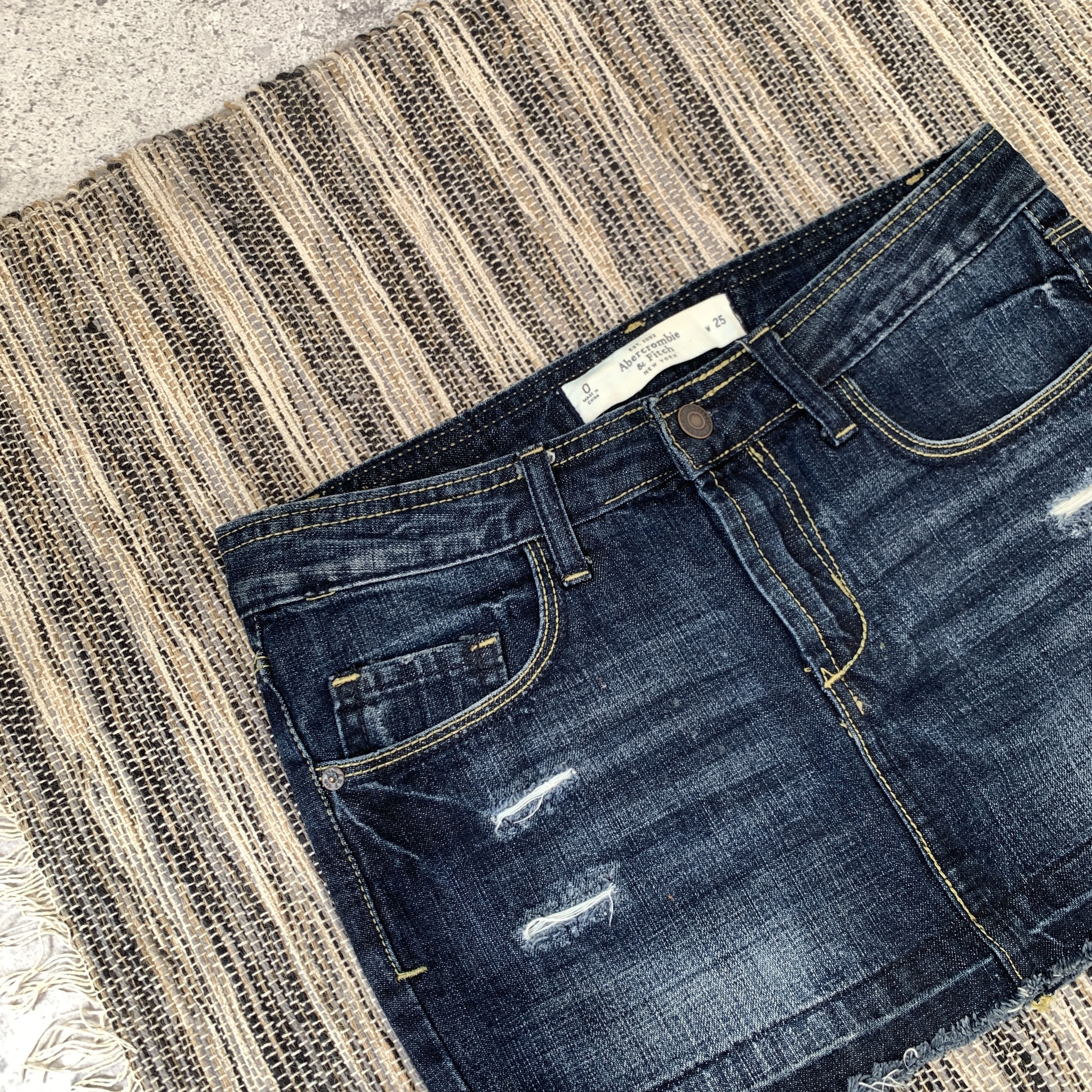 Abercrombie & Fitch Vintage Y2K Faded Women's Blue Denim Low Rise Mini Skirt Size 25" / US 0 / IT 36 - 6 Thumbnail