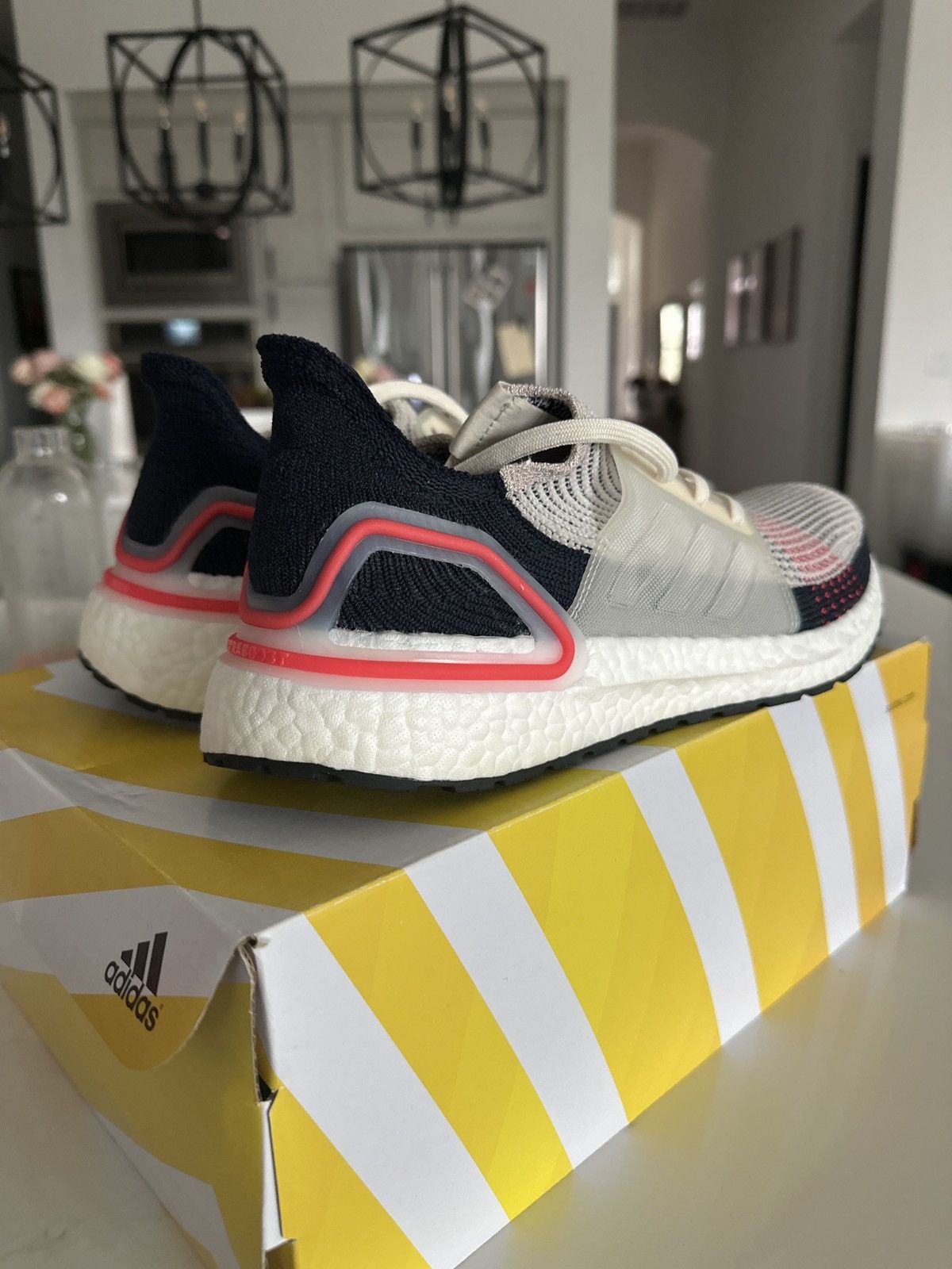 Adidas Adidas Ultra Boost 2019 Clear Brown Chalk White Size US 9.5 / EU 42-43 - 2 Thumbnail