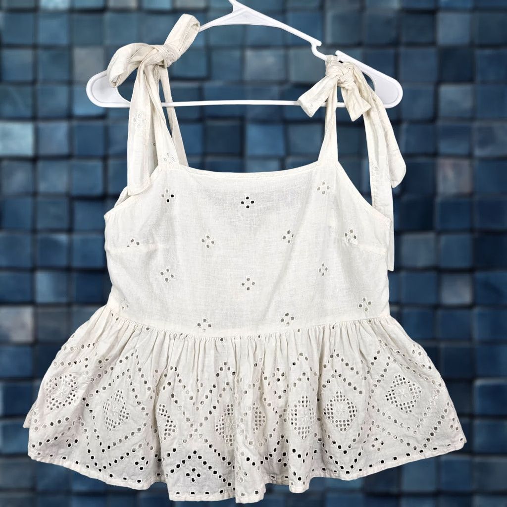 Madewell Madewell Tank Top XS Ivory Tie-strap Geo Eyelet Sleeveless Square Neck Casual Womens Regular Shirt Size XS / US 0-2 / IT 36-38 - 1 Thumbnail