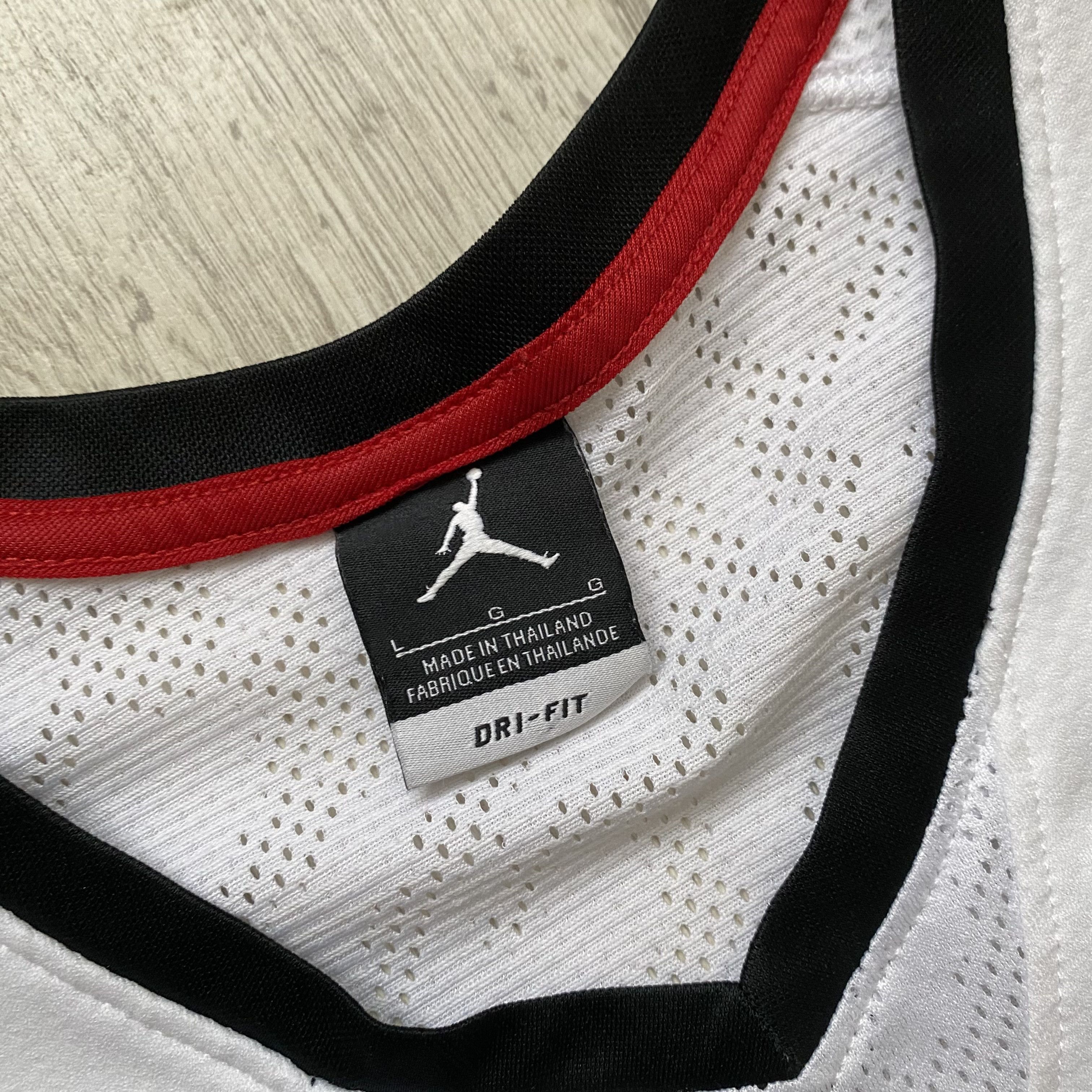Jordan Brand Vintage Nike Jordan tee Sleeveless Jersey Center logo #23 Size US L / EU 52-54 / 3 - 6 Thumbnail