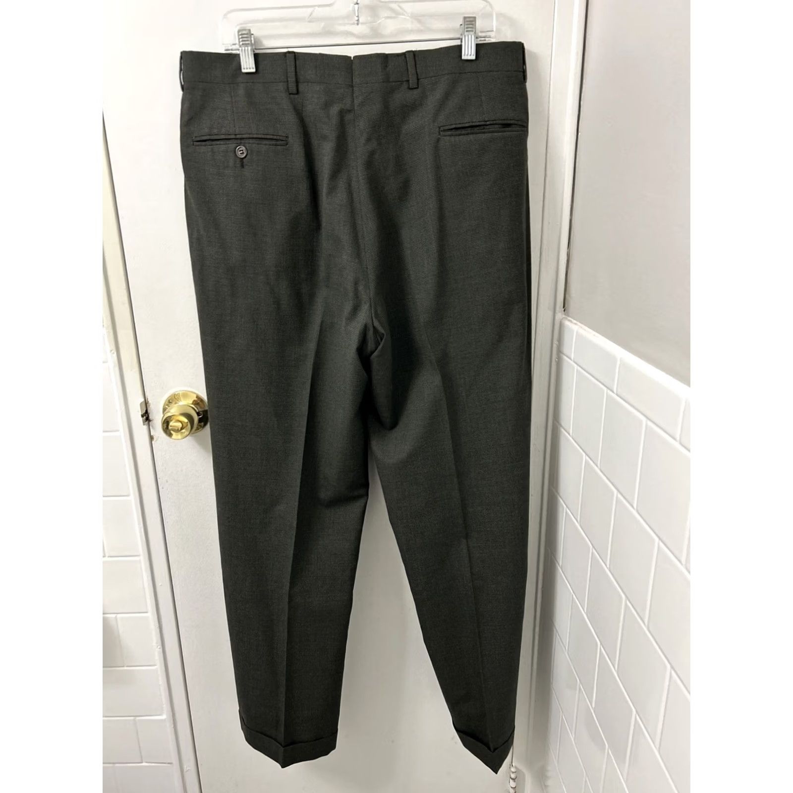 Jos. A. Bank VINTAGE Jos A Bank Pants Mens Size 36x31 Green 100% Wool Pleated Cuffed Dress Pants Zipper Closure Regular Straight USA Theme Mens Size US 36 / EU 52 - 6 Thumbnail