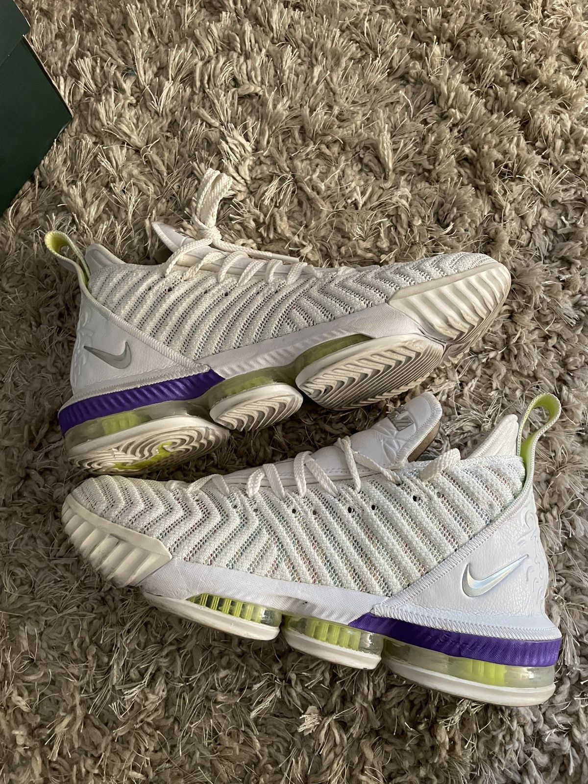 Nike Nike LeBron 16 Buzz Light Year Size US 9 / EU 42 - 2 Thumbnail