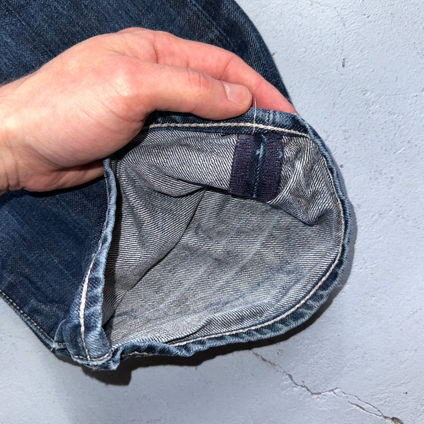Levi's VINTAGE Levi's 501 Jeans Straight 90s Men 36x32 Blue Denim Cotton Button 32 Inseam VTG Wash Whiskers 501 Series Classic Mid Rise 36x32 Mens Size US 36 / EU 52 - 4 Thumbnail