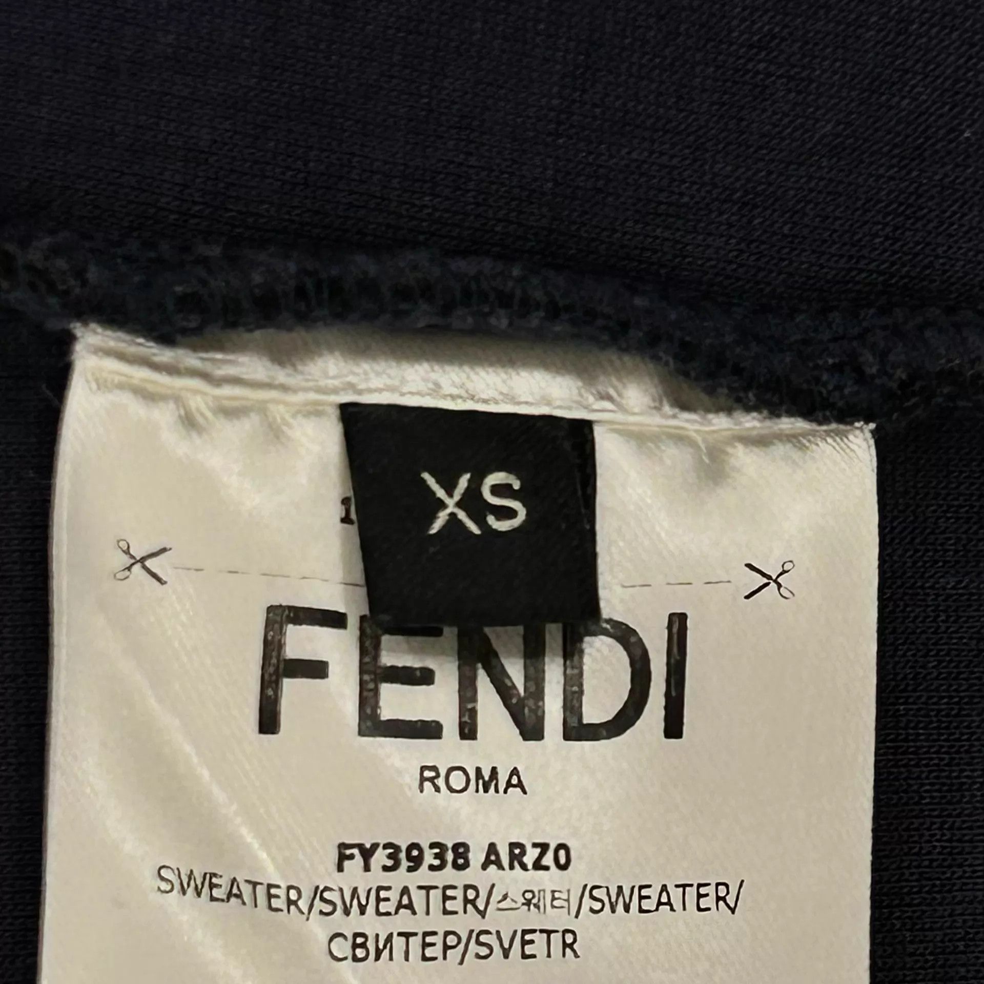 Fendi Fendi FW24 Embossed Space Cotton Black Crewneck XS Size US XS / EU 42 / 0 - 5 Thumbnail