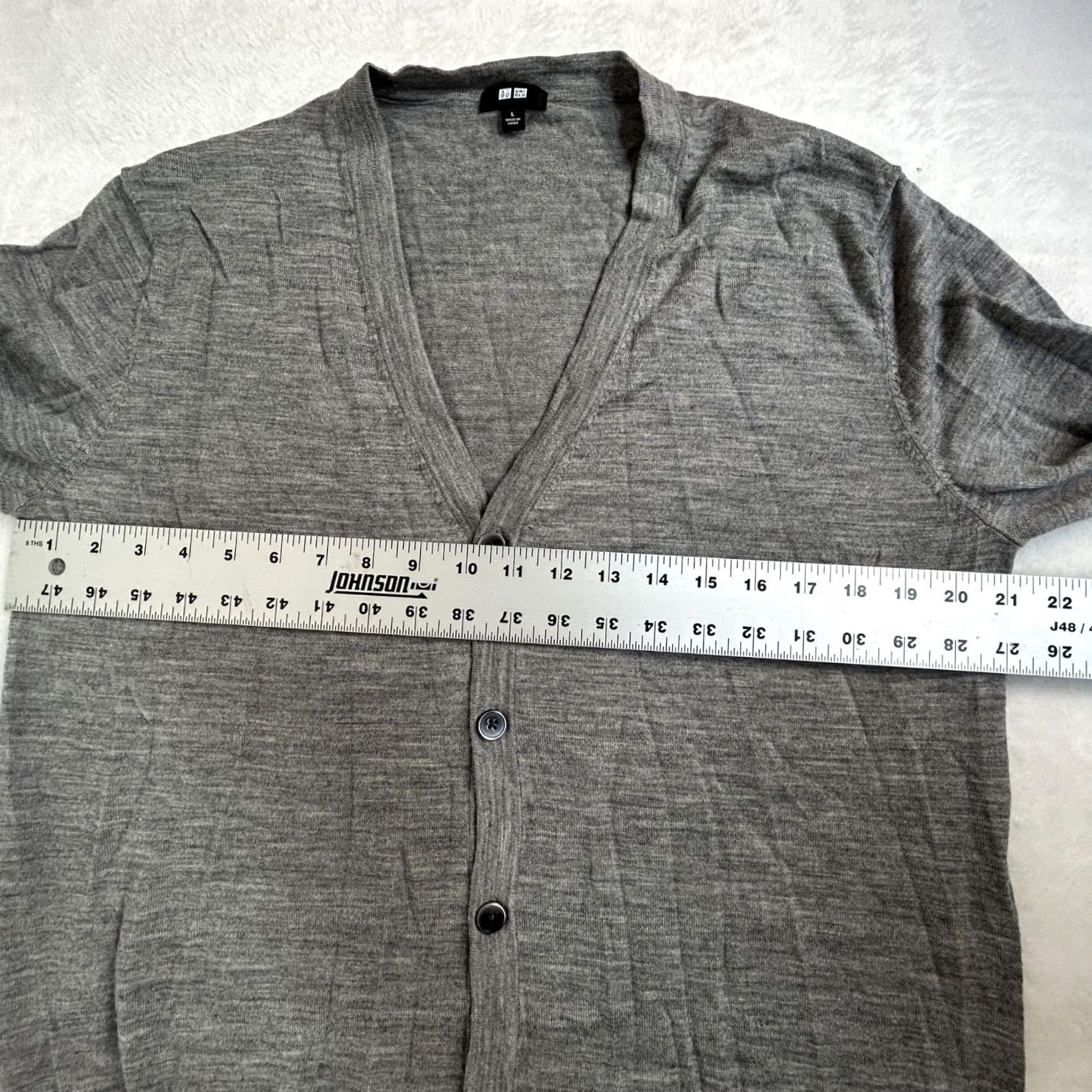 Uniqlo Uniqlo Mens Gray V-Neck Button-Up Cardigan Sweater Large Lightweight 100% Wool Size US L / EU 52-54 / 3 - 7 Thumbnail