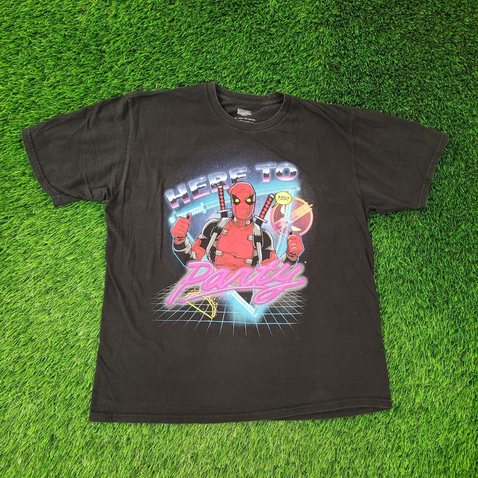 Marvel Comics Marvel-Universe Deadpool Party Shirt L/XL 23x26 Crop Black Size US XL / EU 56 / 4 - 1 Thumbnail