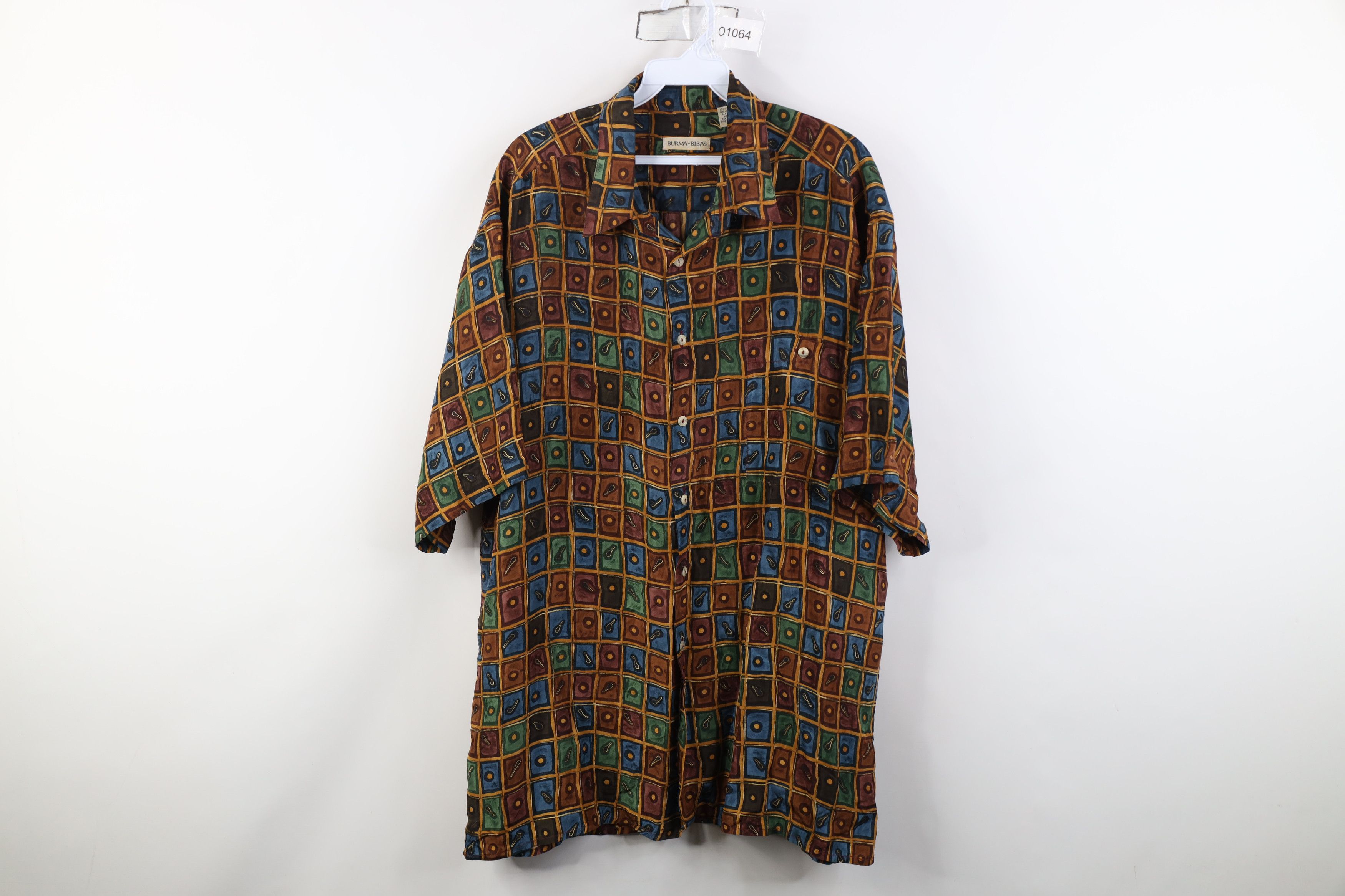 Vintage Vintage 90s Streetwear Geometric Silk Collared Button Shirt Size US L / EU 52-54 / 3 - 1 Thumbnail